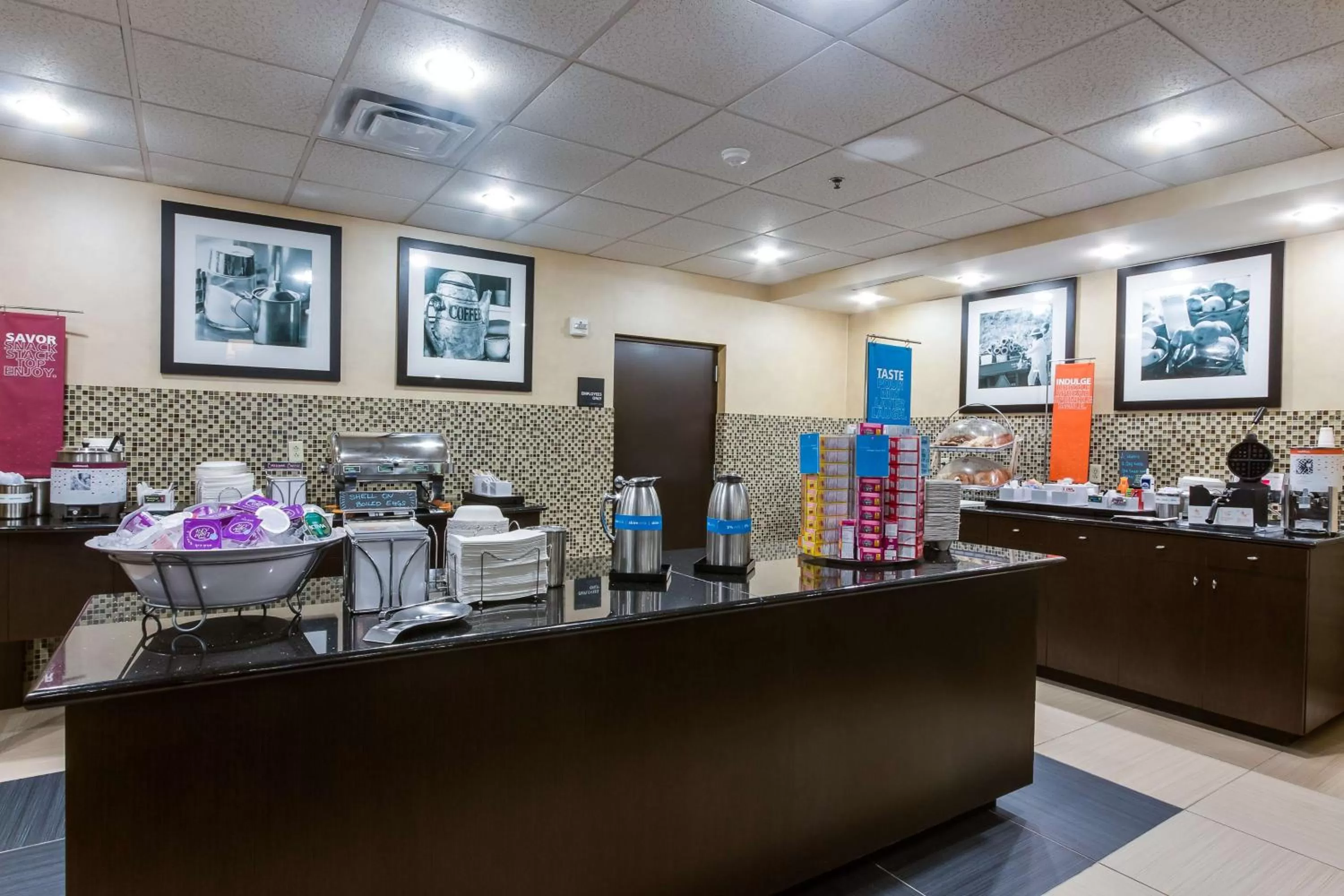 Dining area in Hampton Inn & Suites Mount Juliet