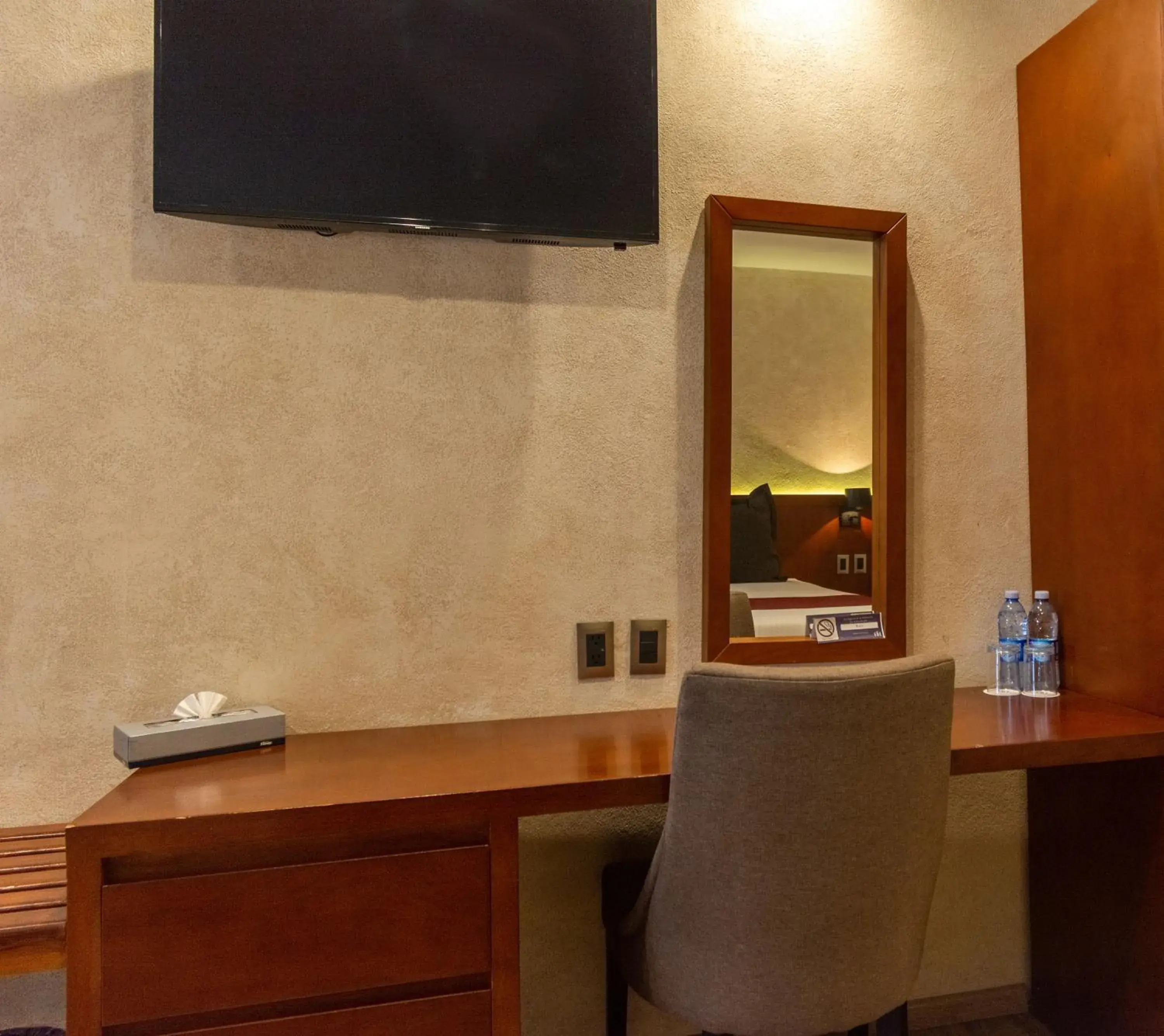 TV and multimedia, TV/Entertainment Center in Hotel Madero