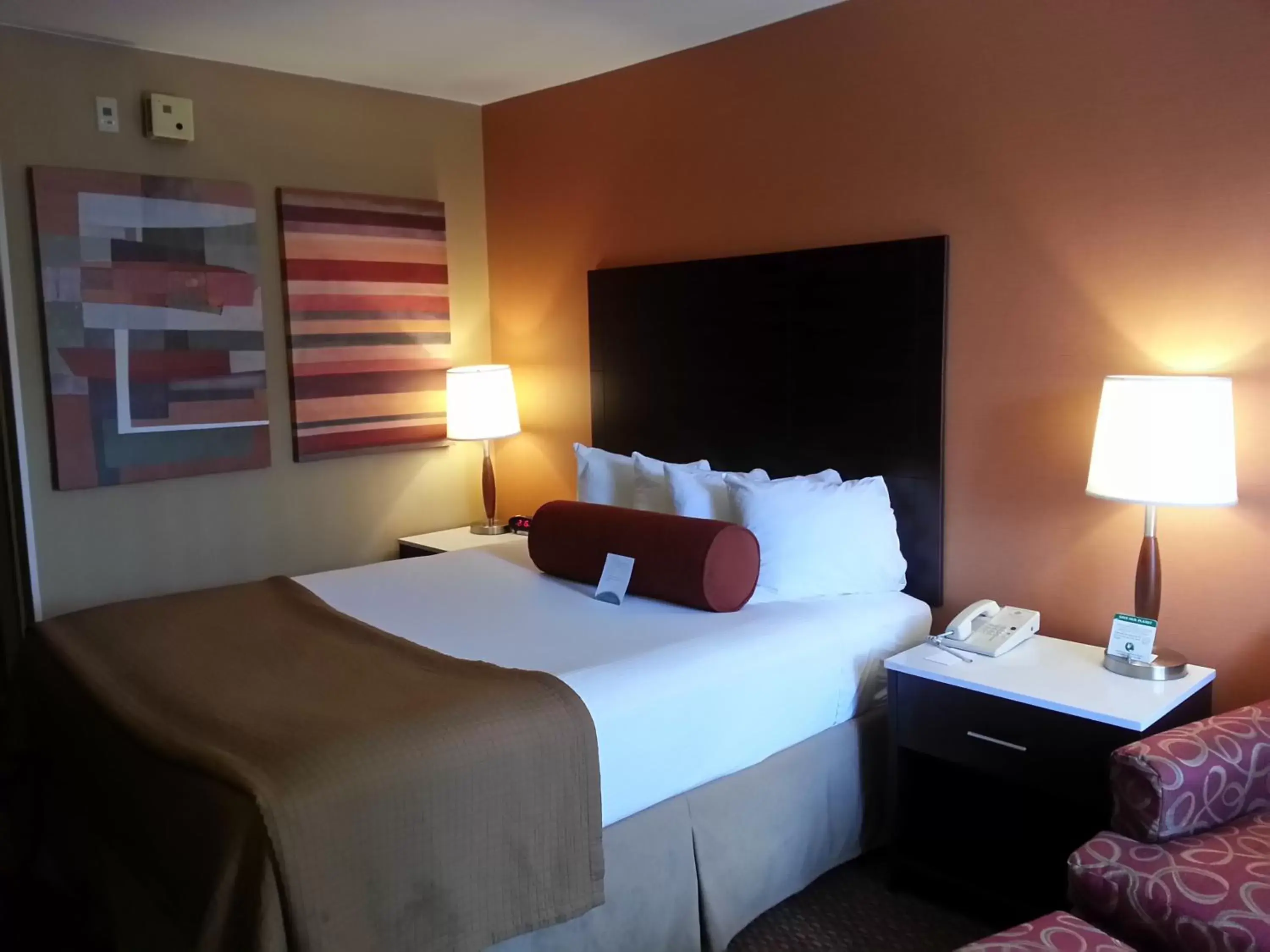 Photo of the whole room, Bed in Best Western Plus Rancho Cordova Inn