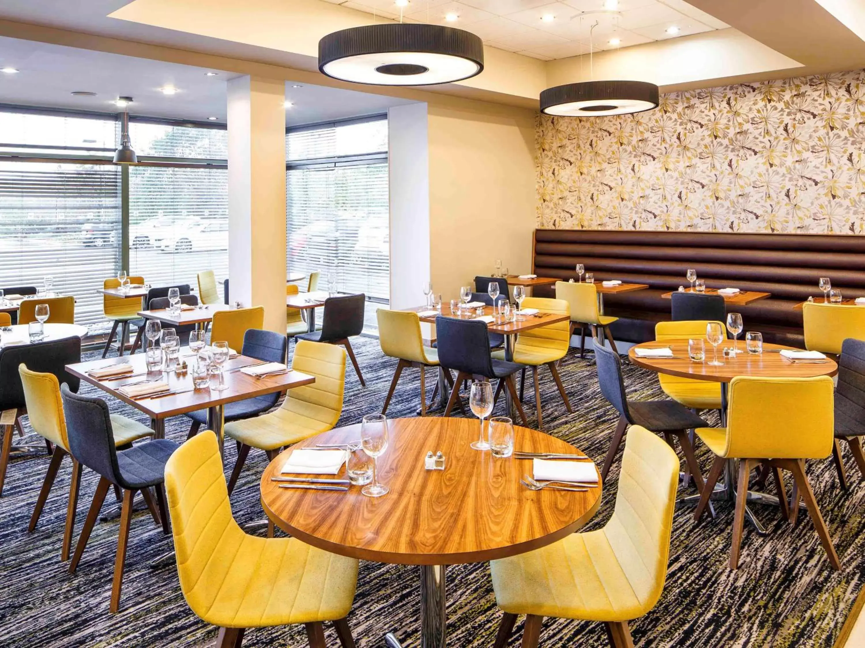 Restaurant/Places to Eat in Mercure Sheffield Parkway