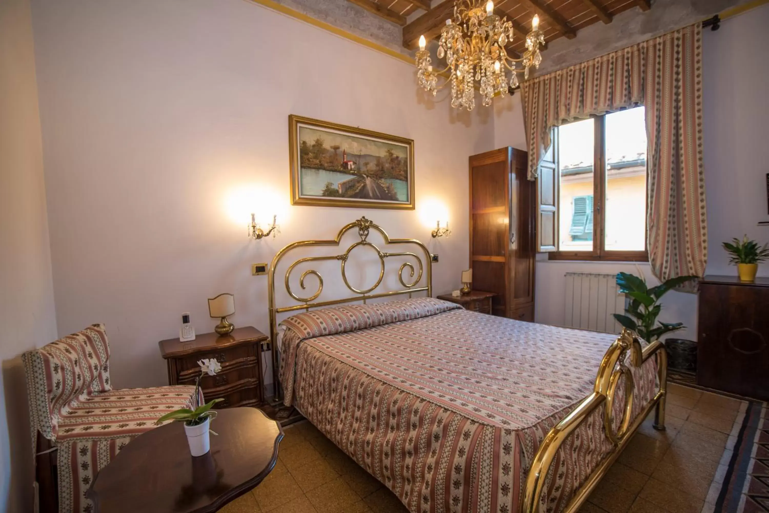 Photo of the whole room, Bed in Relais Centro Storico