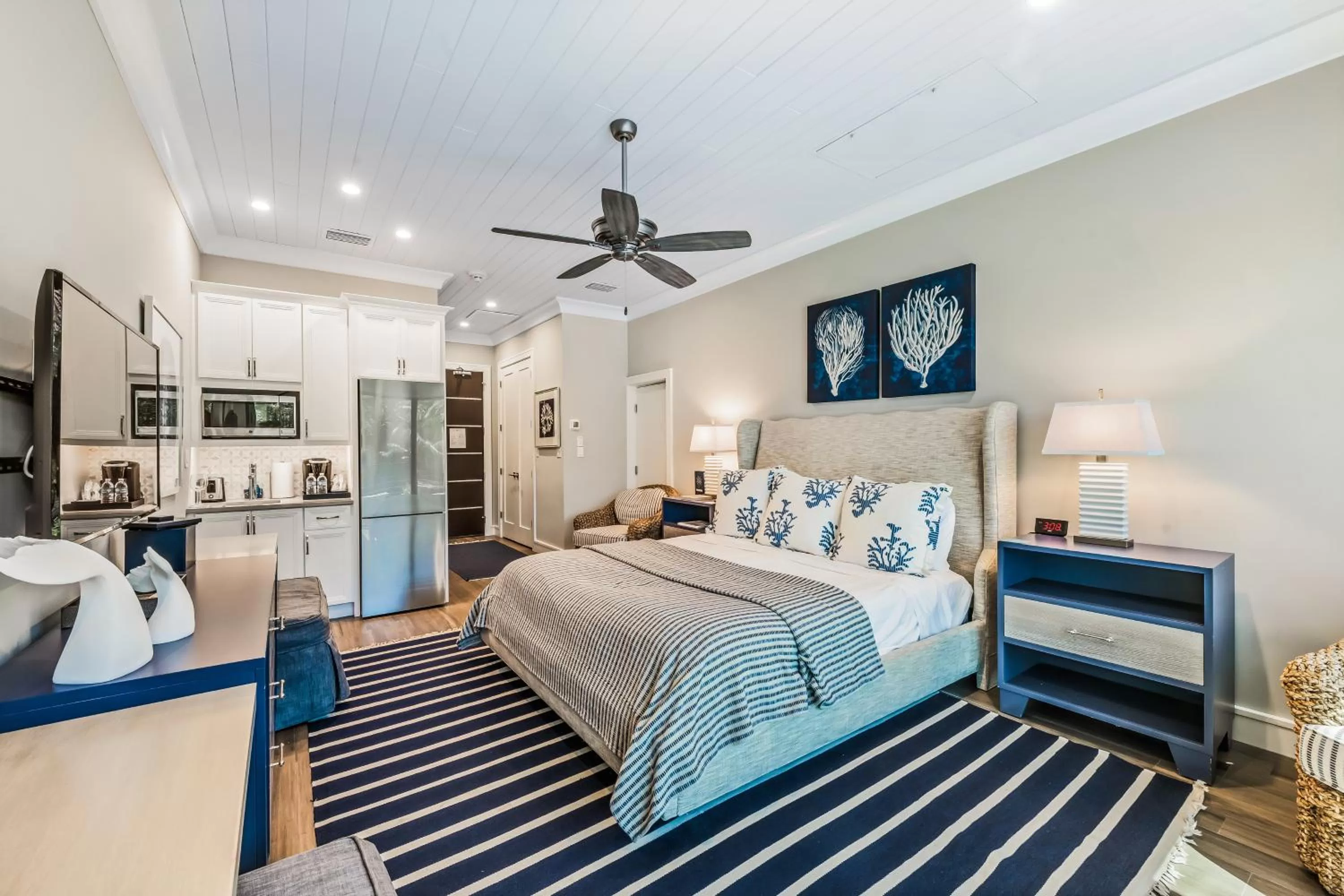 Photo of the whole room, Bed in Anna Maria Beach Resort