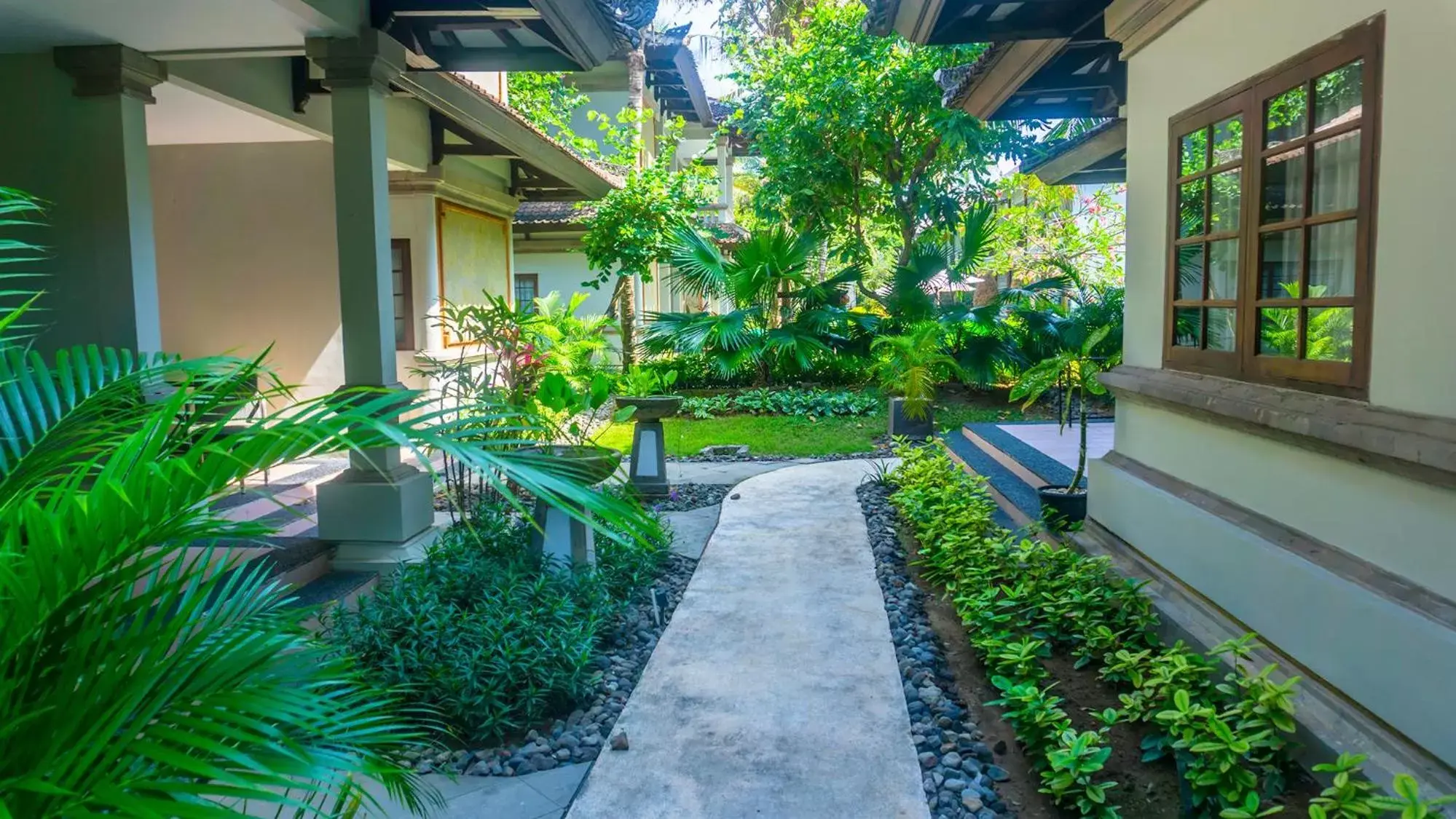 Garden in Grand Whiz Hotel Nusa Dua Bali