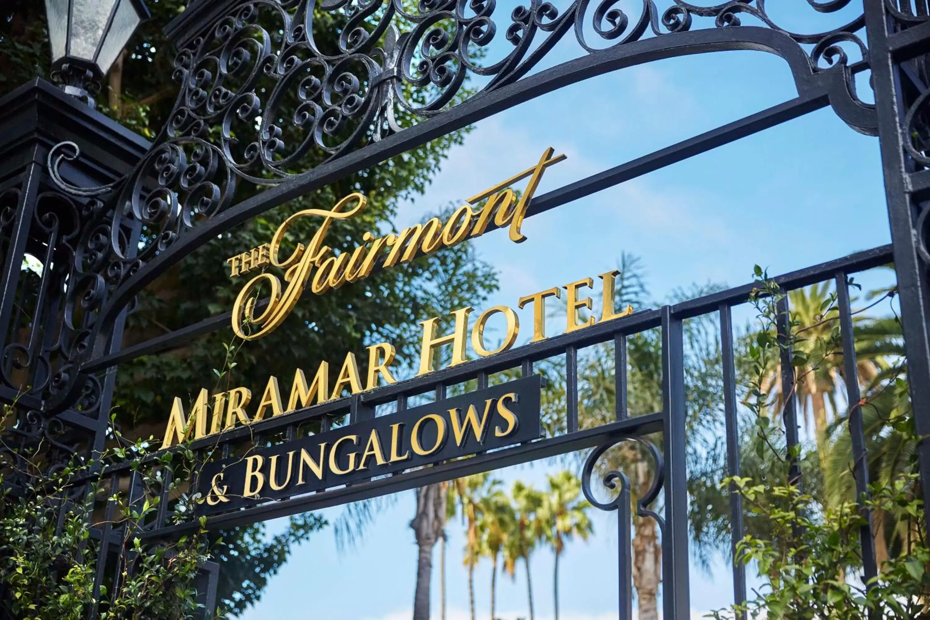 Facade/entrance in Fairmont Miramar Hotel & Bungalows