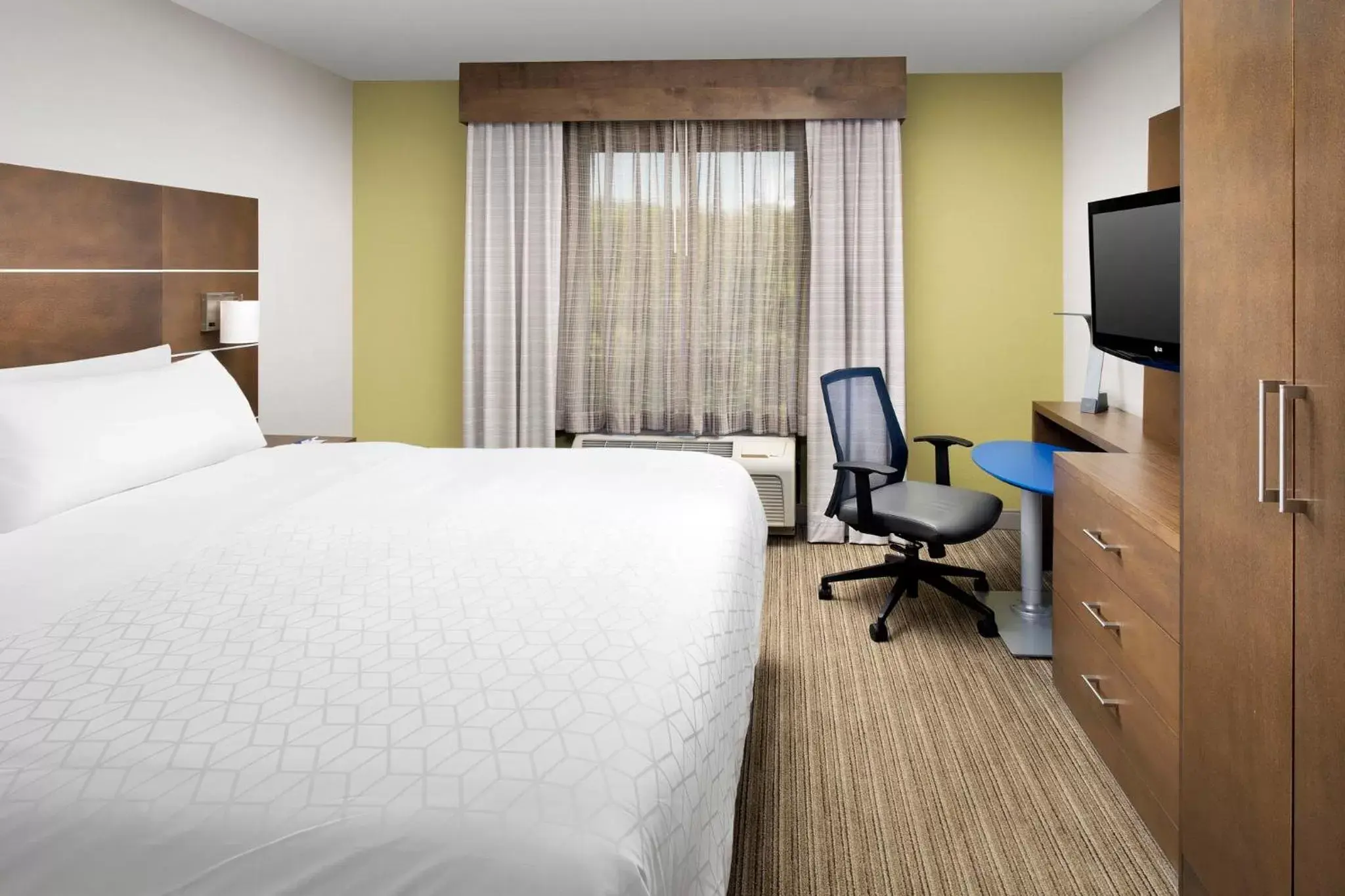 Photo of the whole room, Bed in Holiday Inn Express Andover North - Lawrence, an IHG Hotel