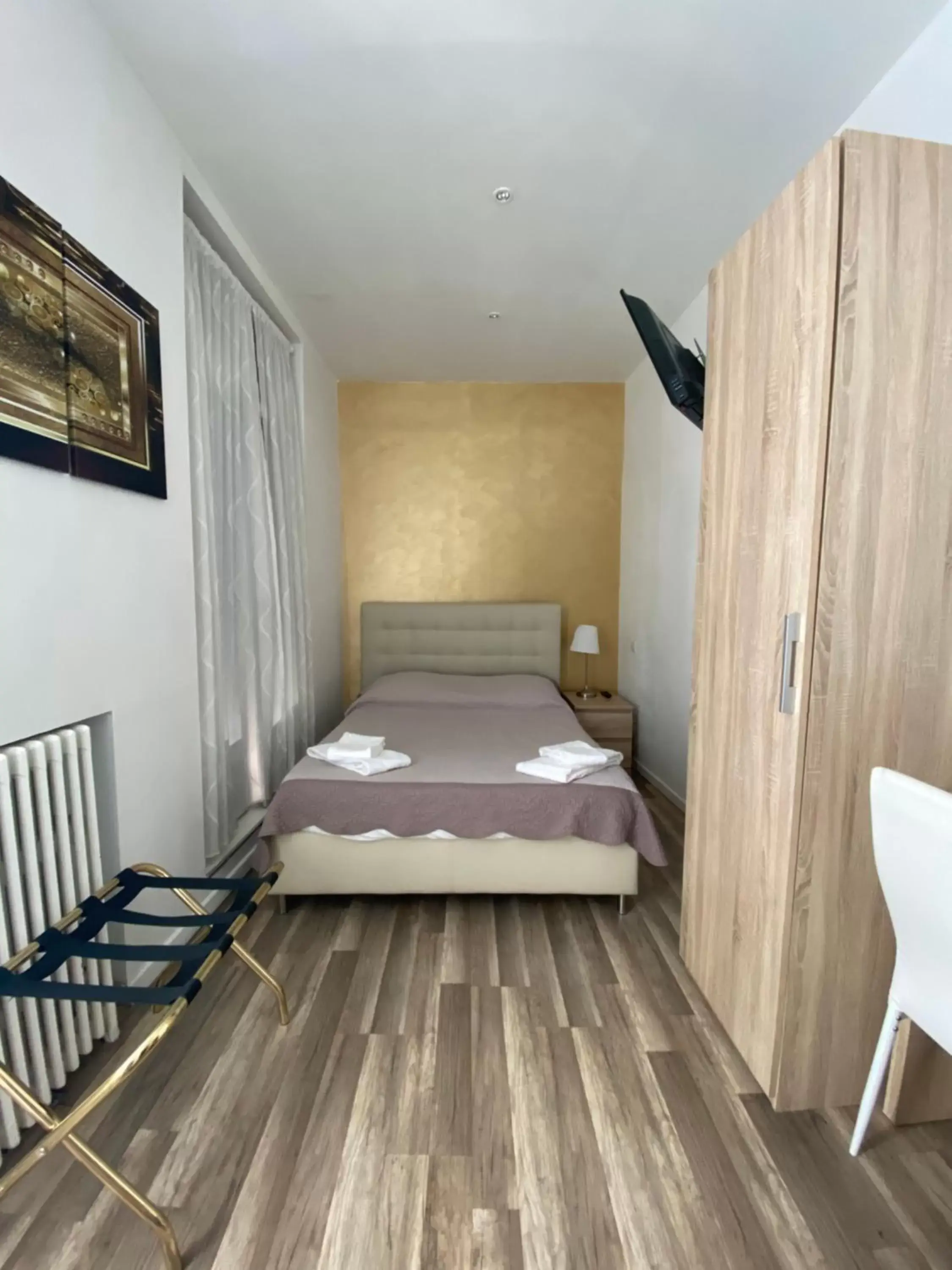 Bedroom, Bed in Kyriad Direct Beziers Centre