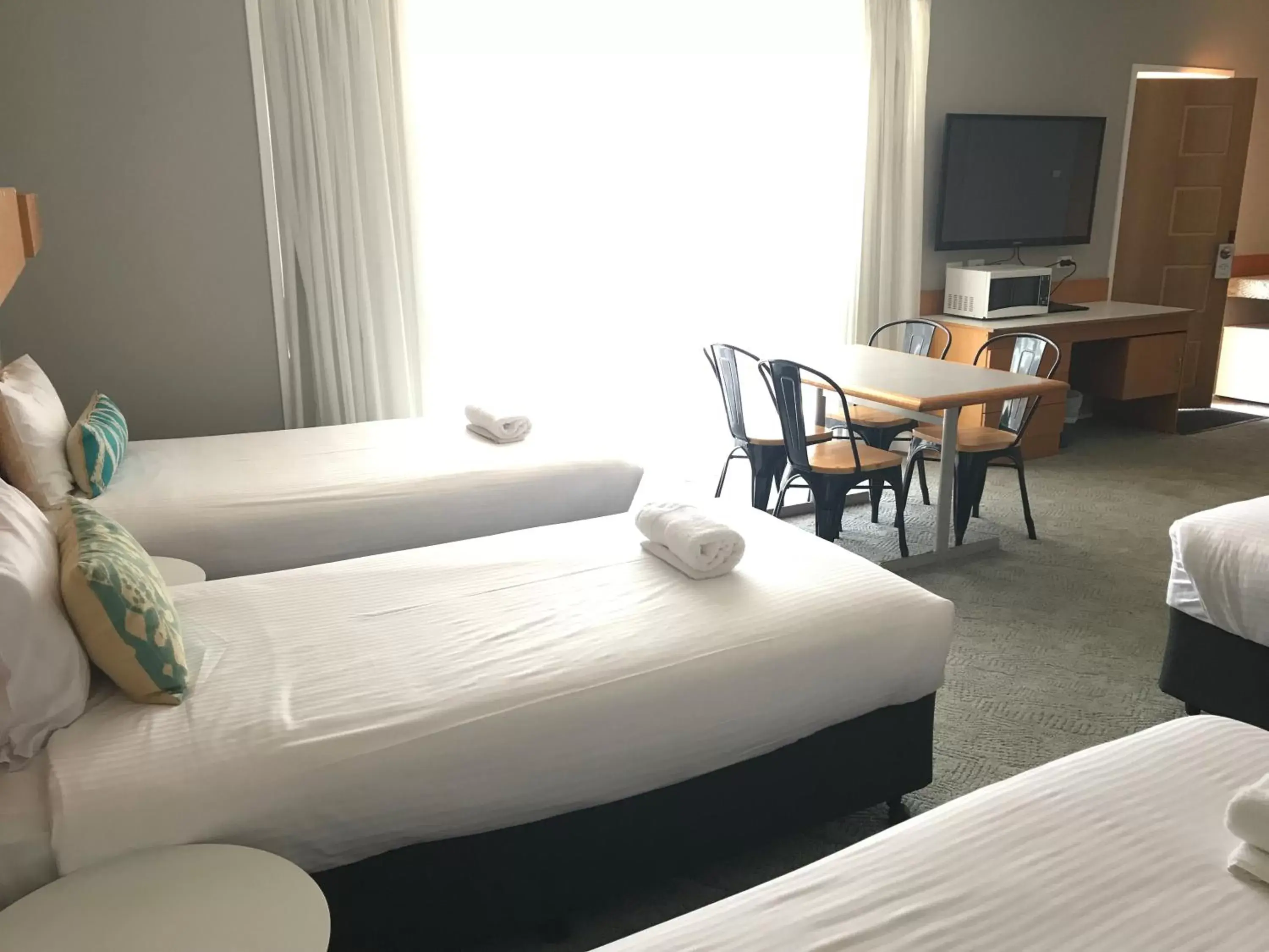 Photo of the whole room, Bed in Cascades Motor Inn Photo of the whole room, Bed in Cascades Motor Inn