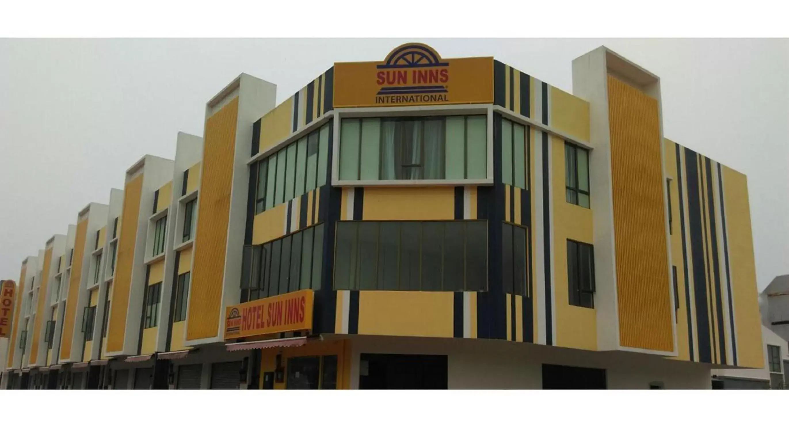 Facade/entrance, Property Building in Sun Inns Hotel Pasir Penambang (KS Botanic)