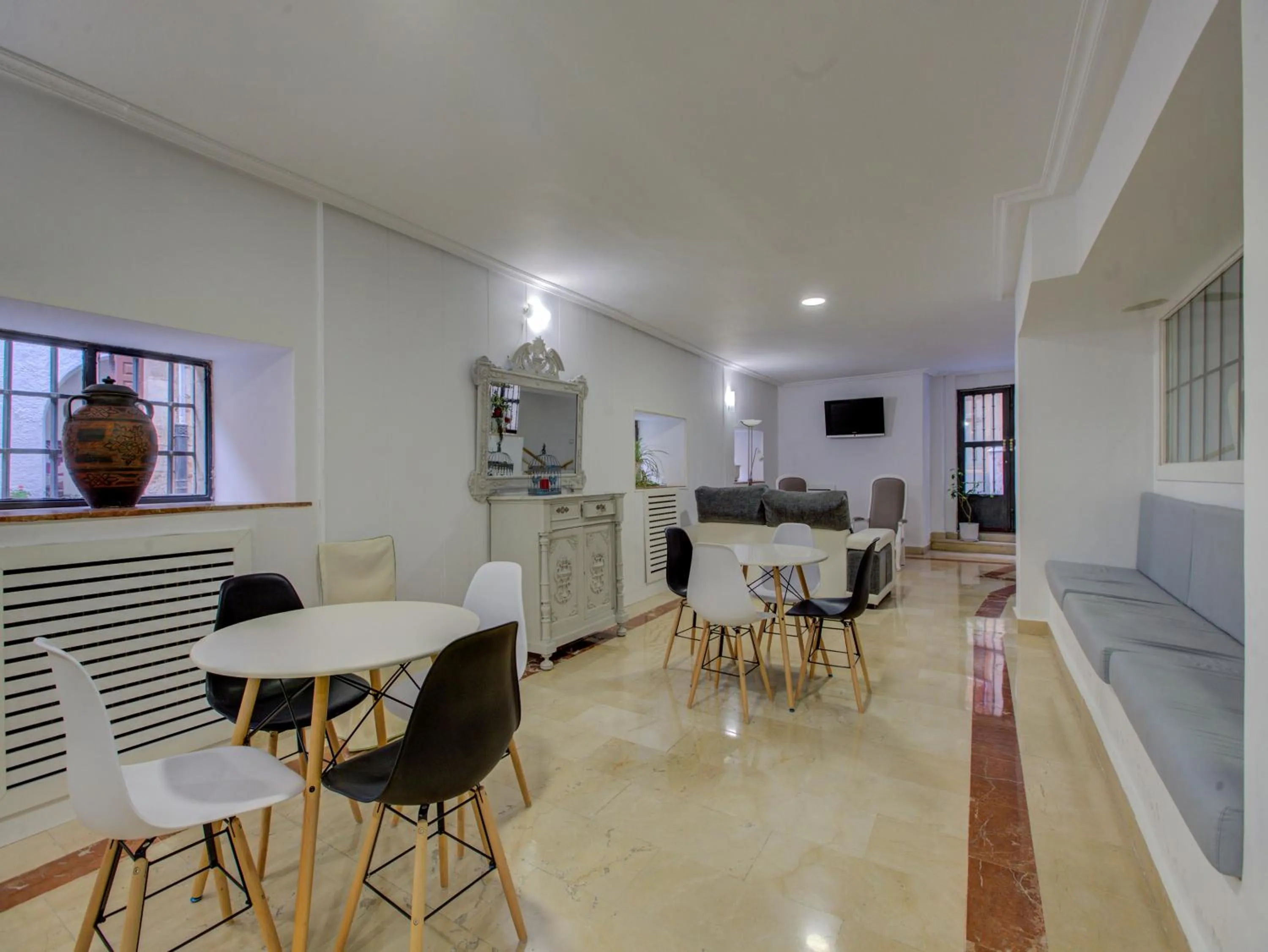 Area and facilities in Emperatriz I