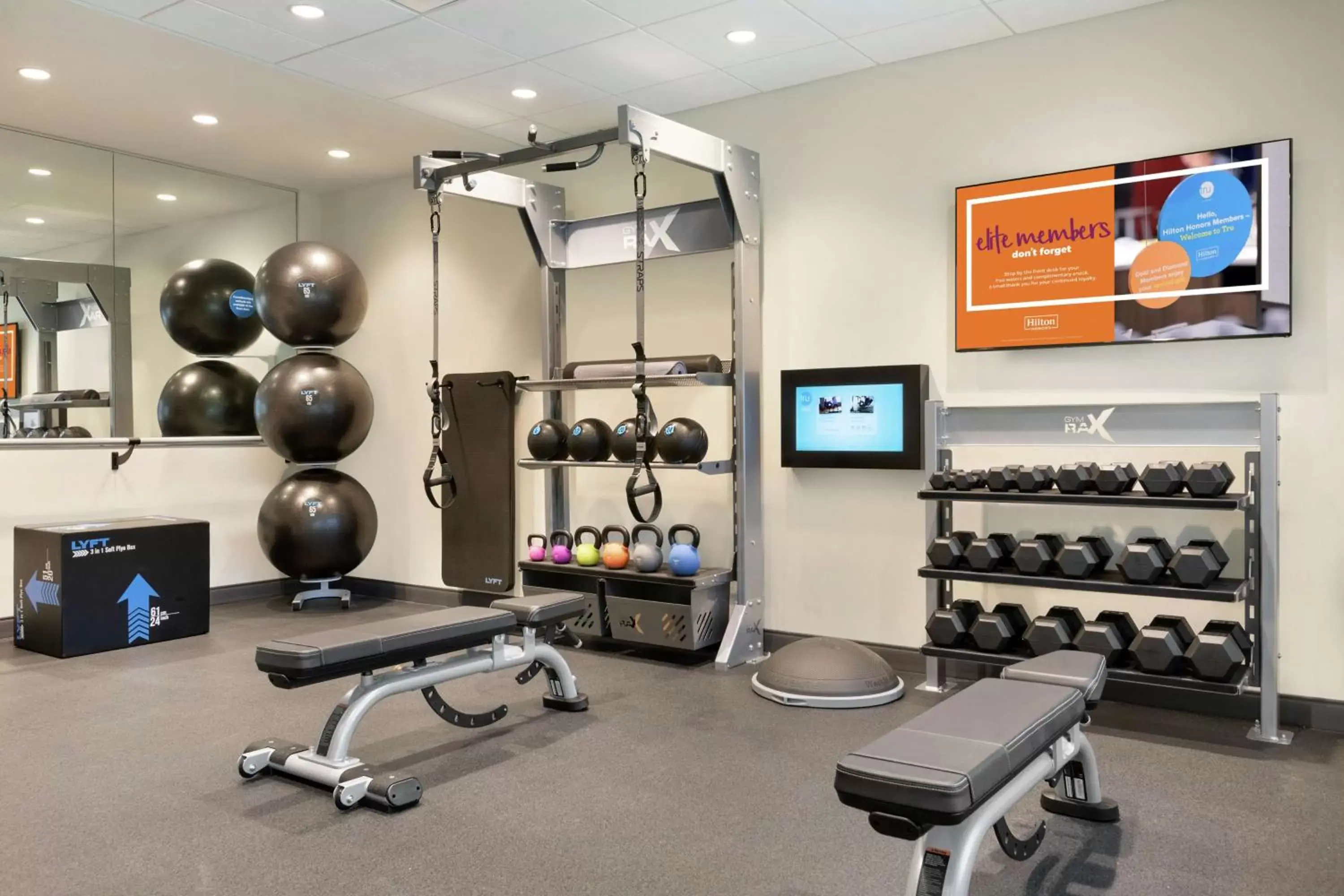 Bedroom, Fitness Center/Facilities in Tru By Hilton Harbison Columbia