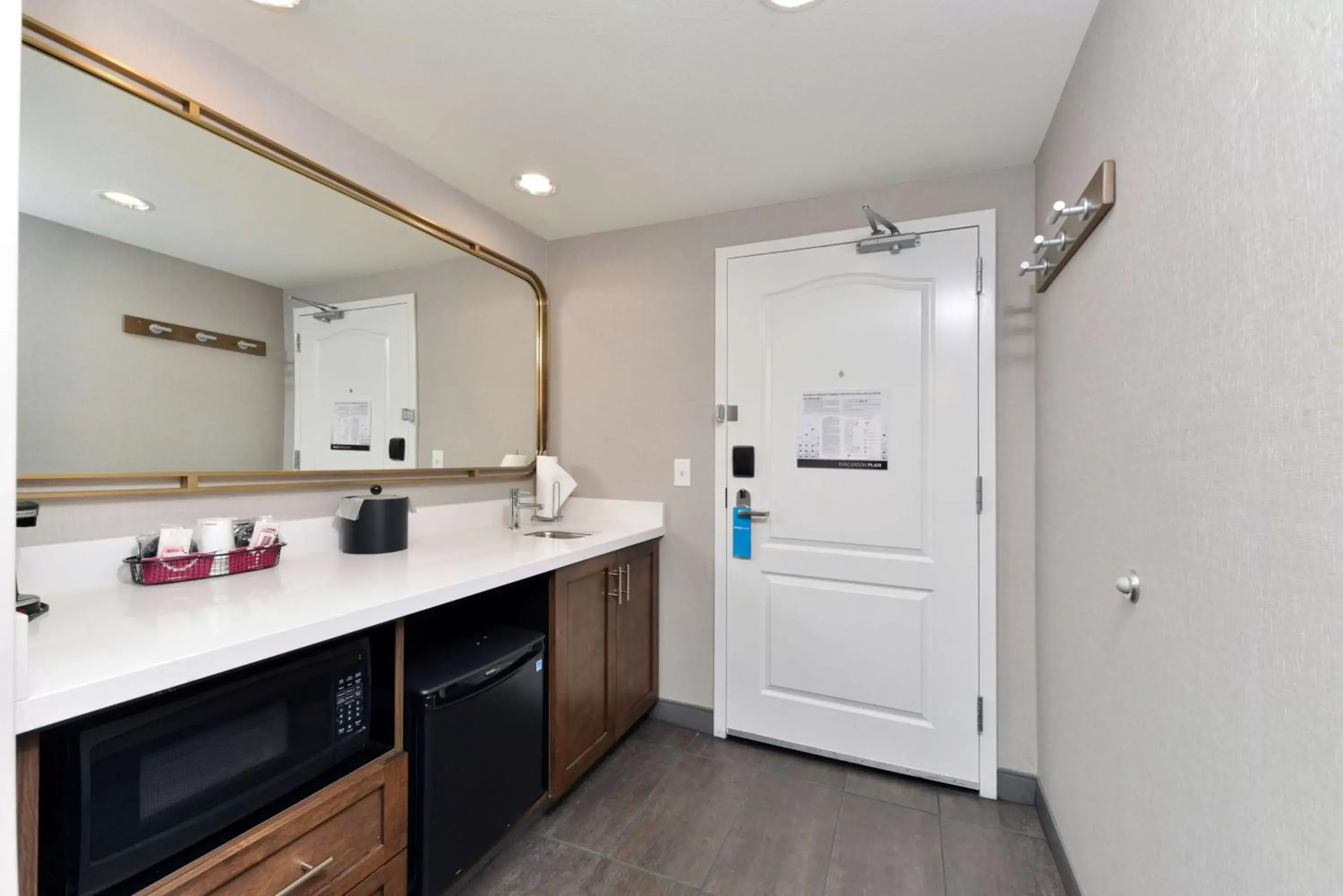 Photo of the whole room, Kitchen/Kitchenette in Hampton Inn & Suites Las Vegas Airport