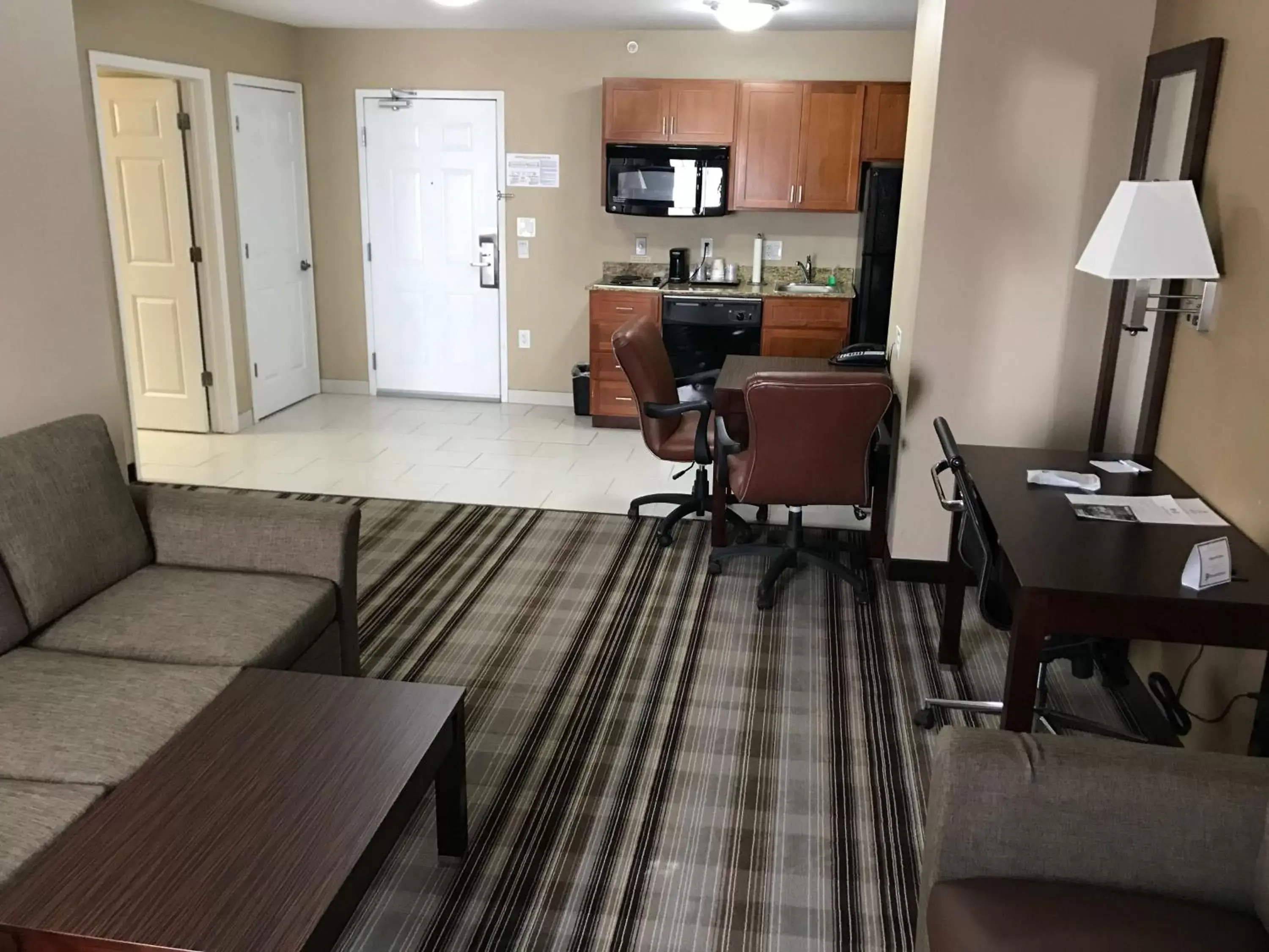 Living room, Seating Area in Best Western Plus Crawfordsville Hotel