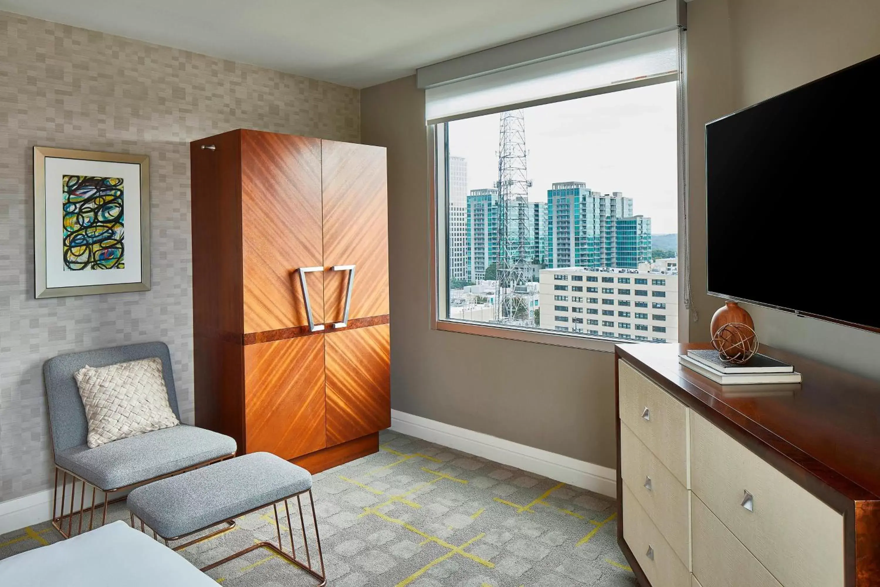 Bedroom, TV/Entertainment Center in Renaissance Atlanta Midtown Hotel