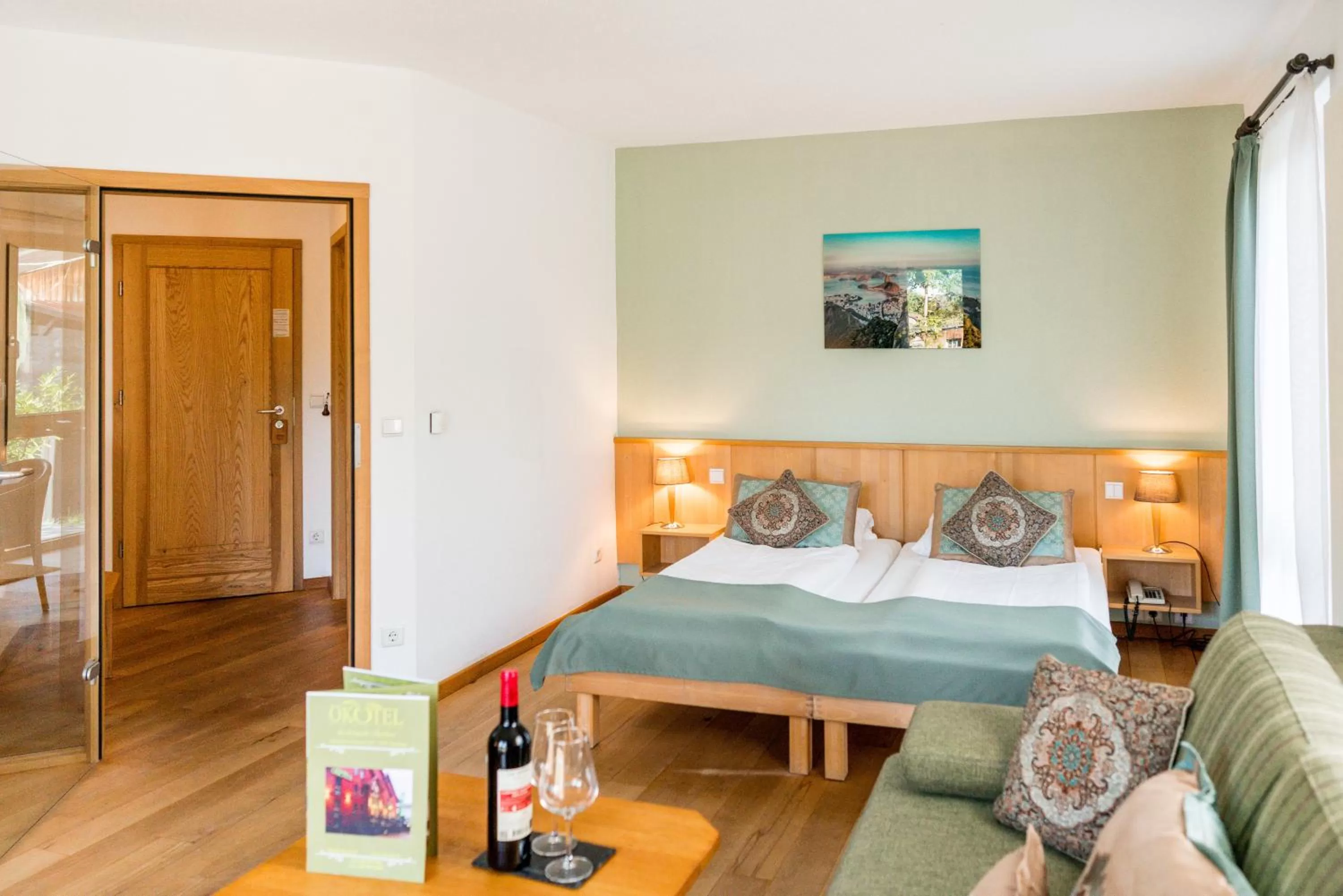 Photo of the whole room, Bed in Ökotel Hamburg