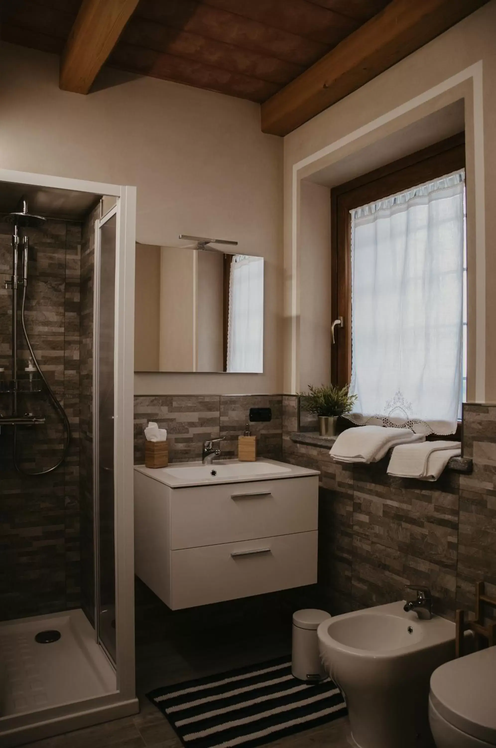 Shower, Bathroom in Amaranto Bed & Breakfast