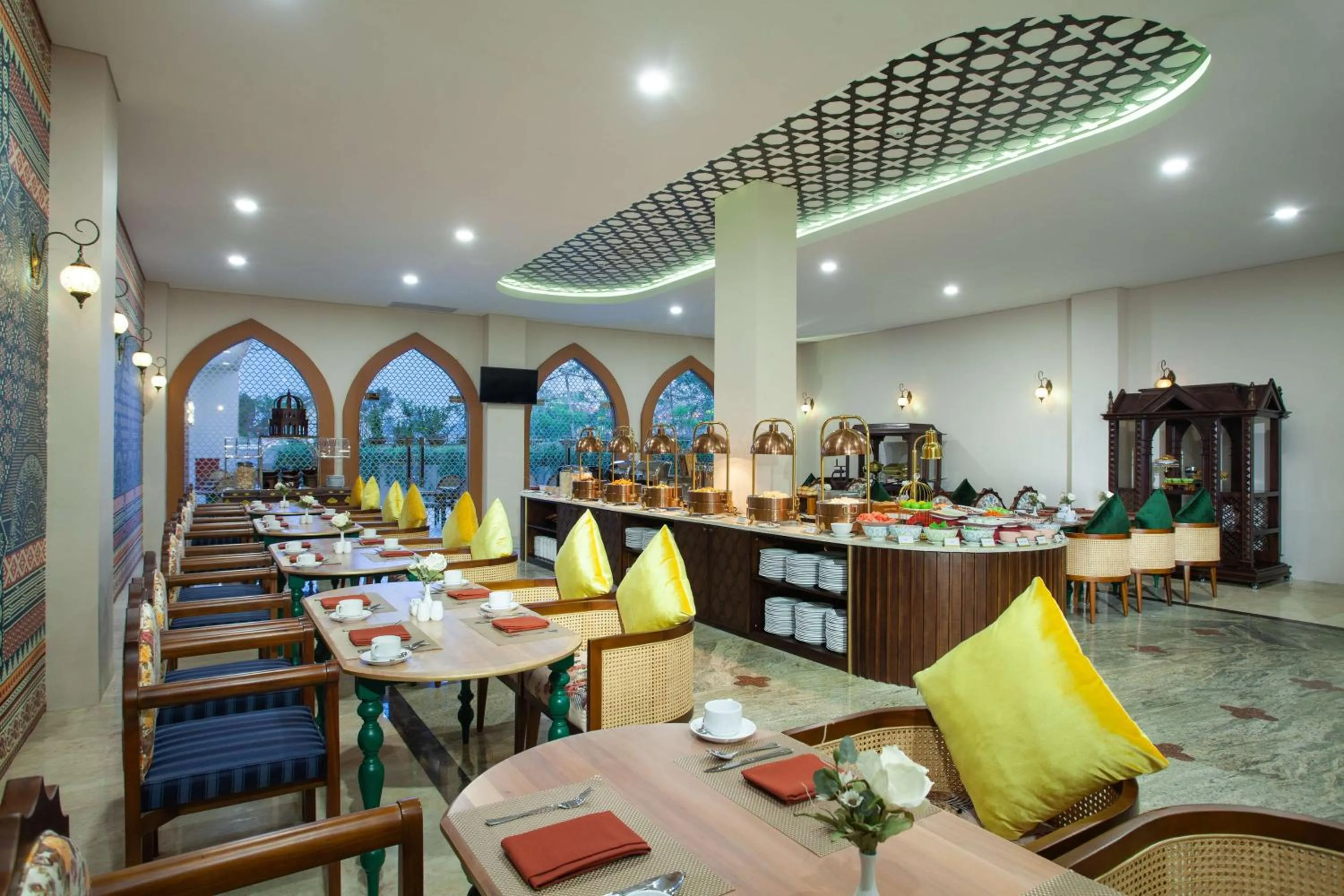 Restaurant/places to eat in Alhambra Hotel & Convention, BW Signature Collection