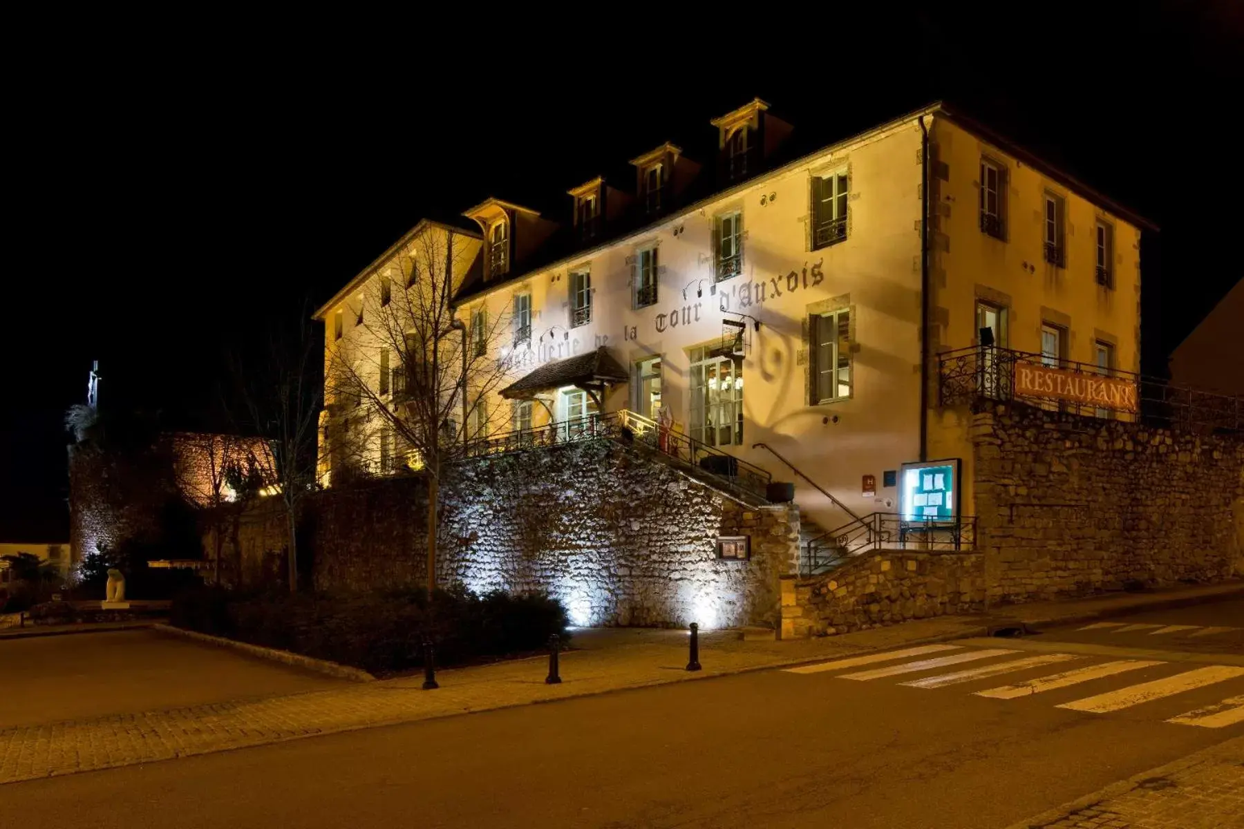 Property Building in Hostellerie de la Tour d'Auxois