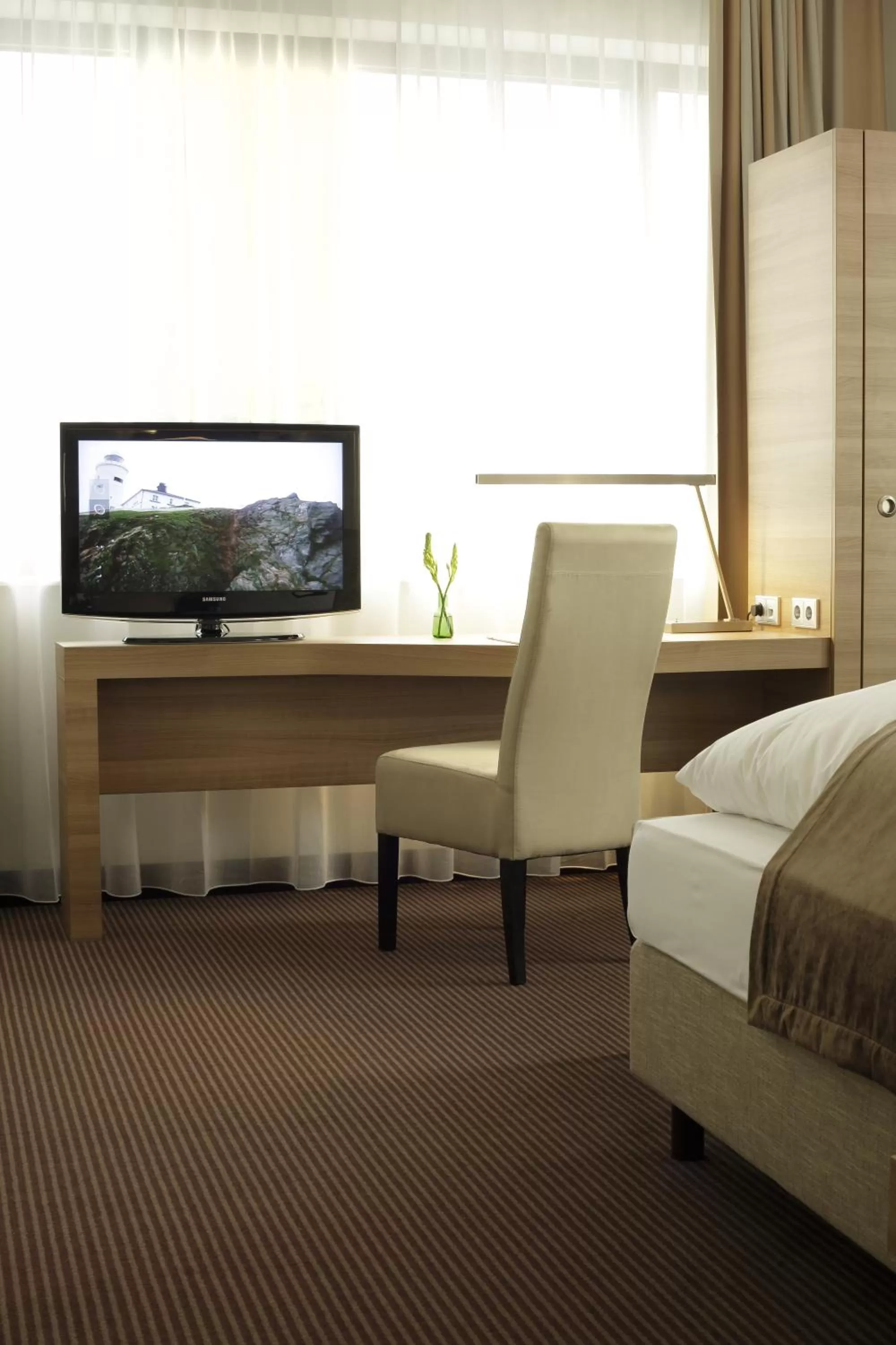 TV and multimedia, Bed in H4 Hotel Berlin Alexanderplatz