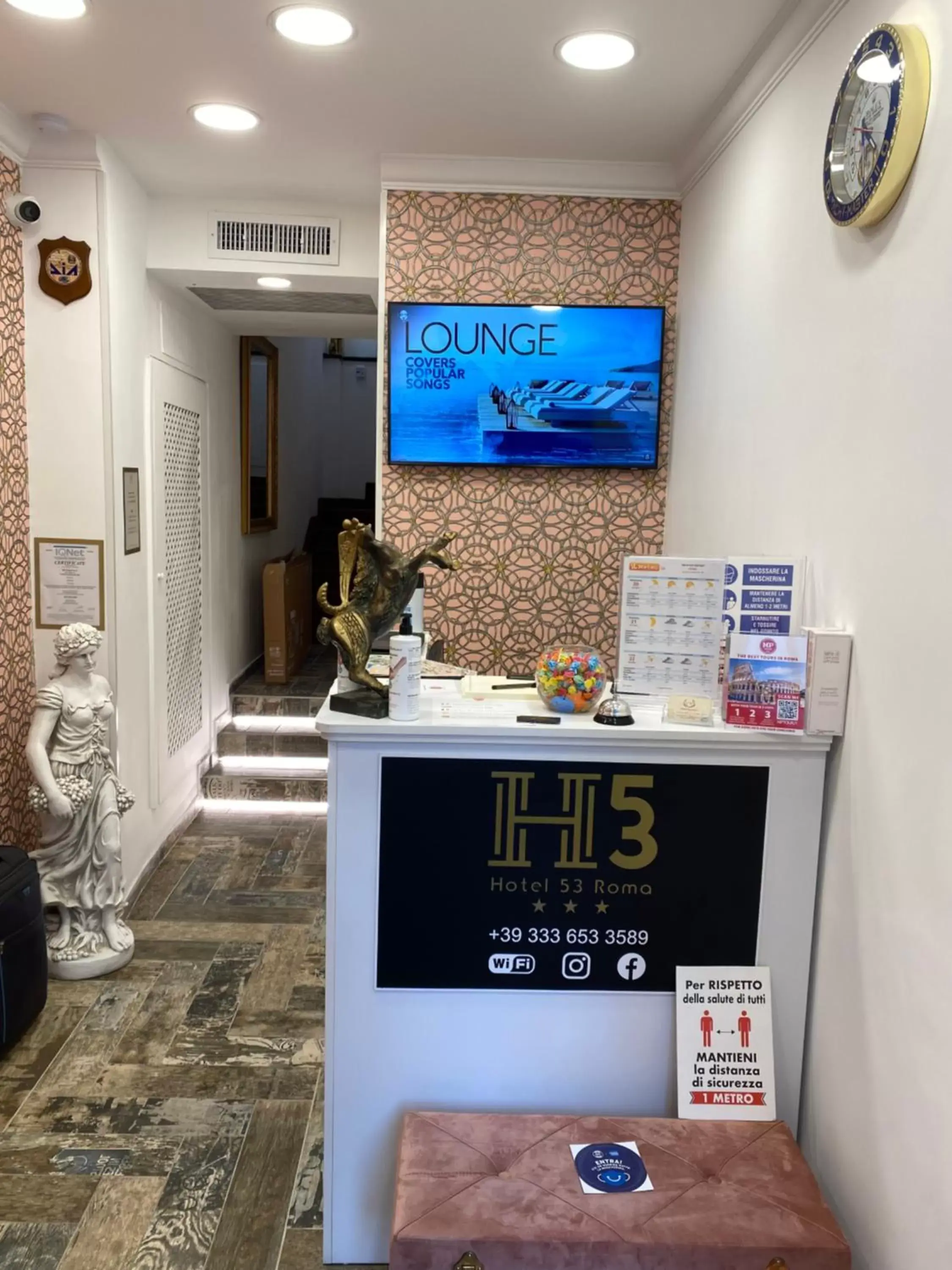 Lobby or reception, TV/Entertainment Center in Hotel Cinquantatre