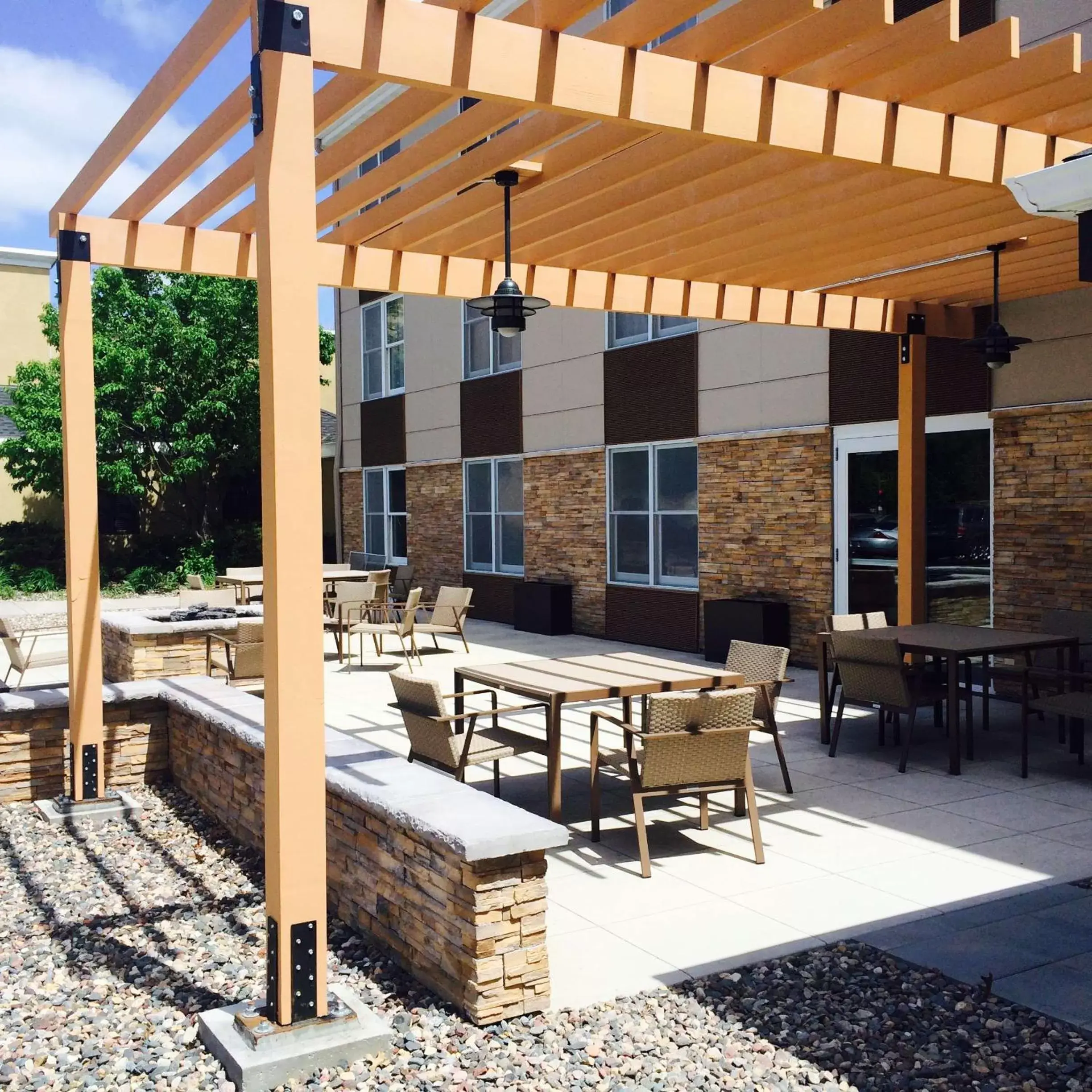 Patio, Restaurant/Places to Eat in Country Inn & Suites by Radisson, Minneapolis West, MN