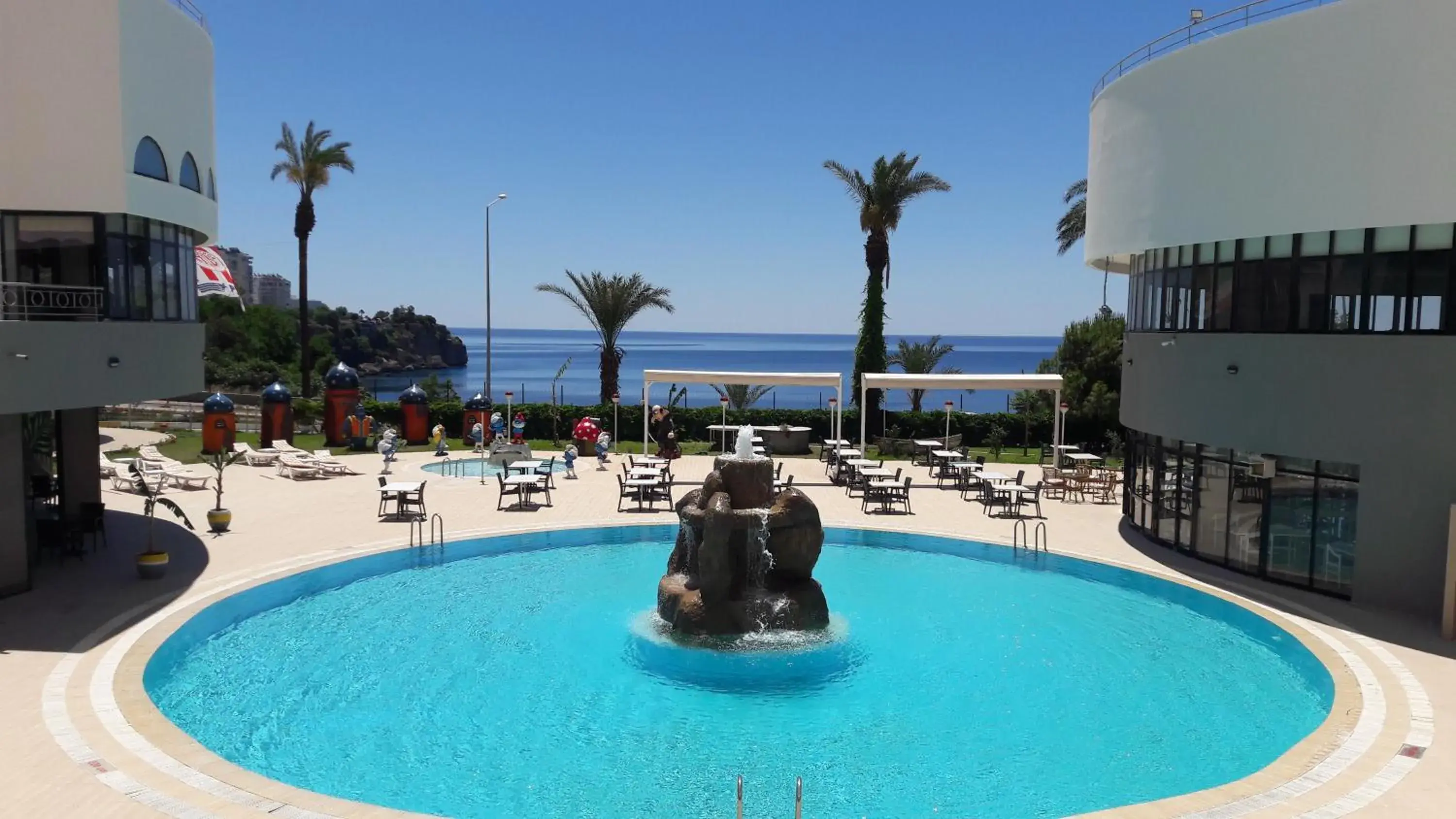 Pool view, Swimming Pool in Cender Hotel