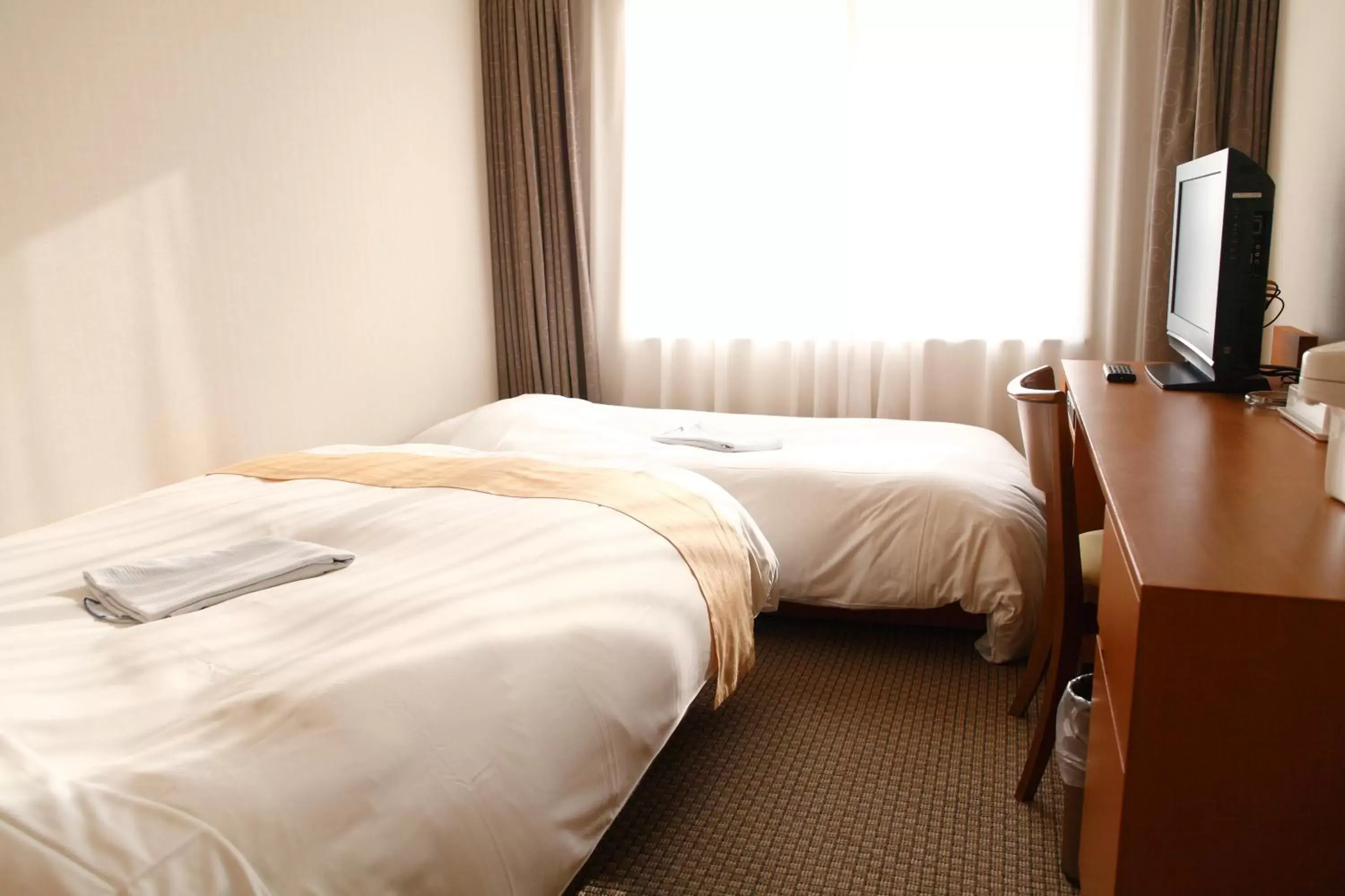 Day, Bed in Keisei Hotel Miramare