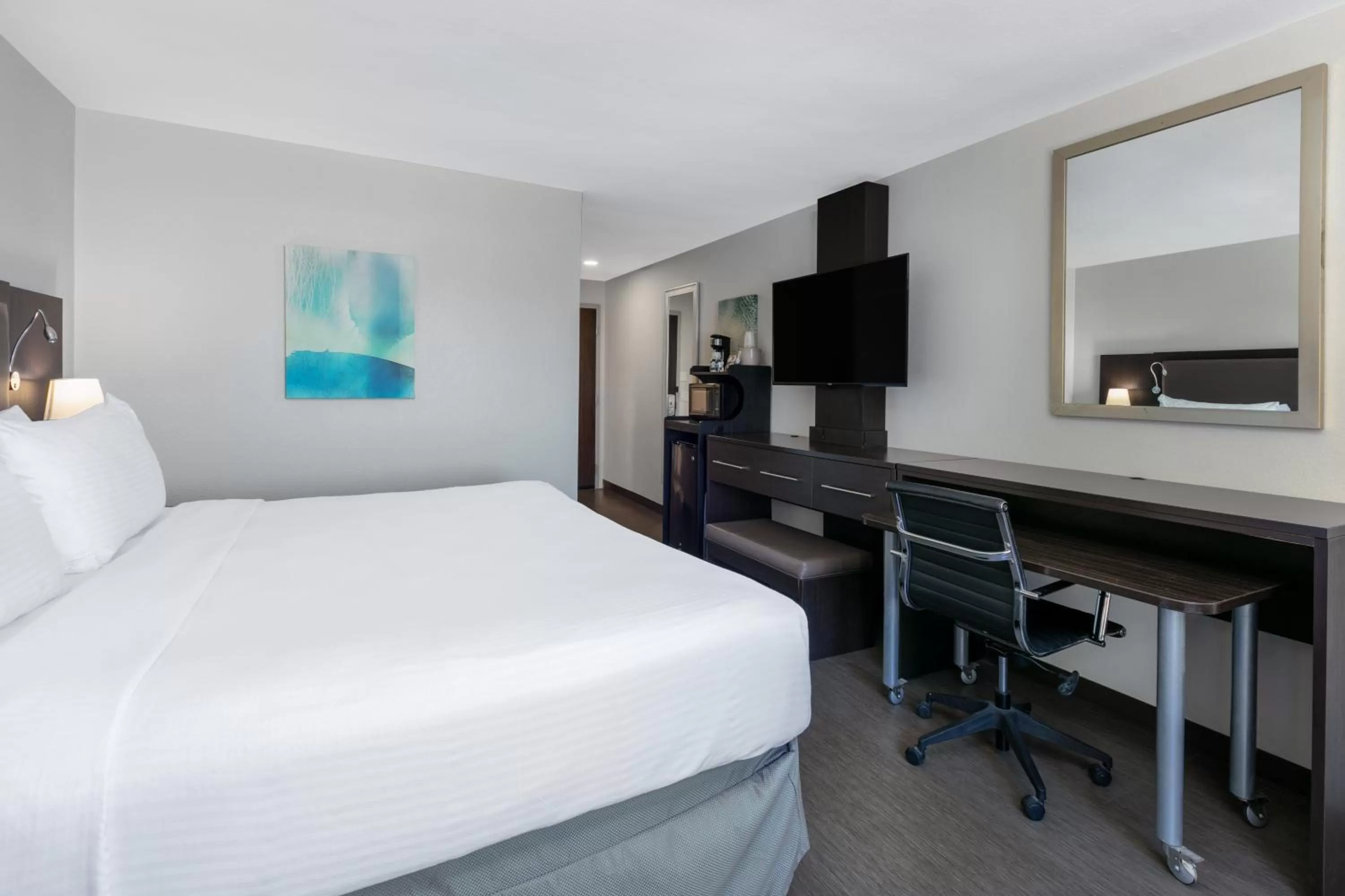 Bed in Wyndham Corpus Christi Resort North Padre Island