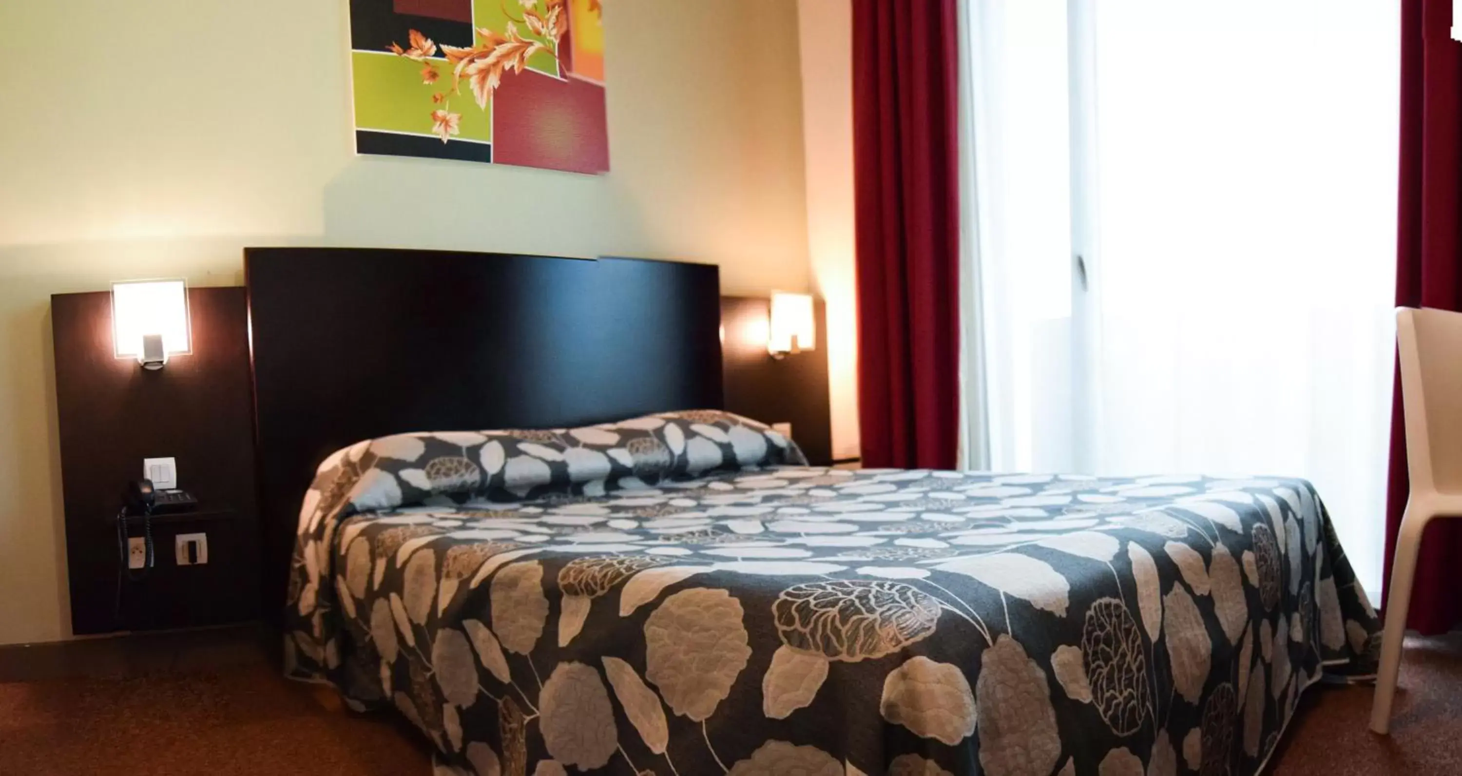 Photo of the whole room, Bed in Residhotel Lyon Lamartine