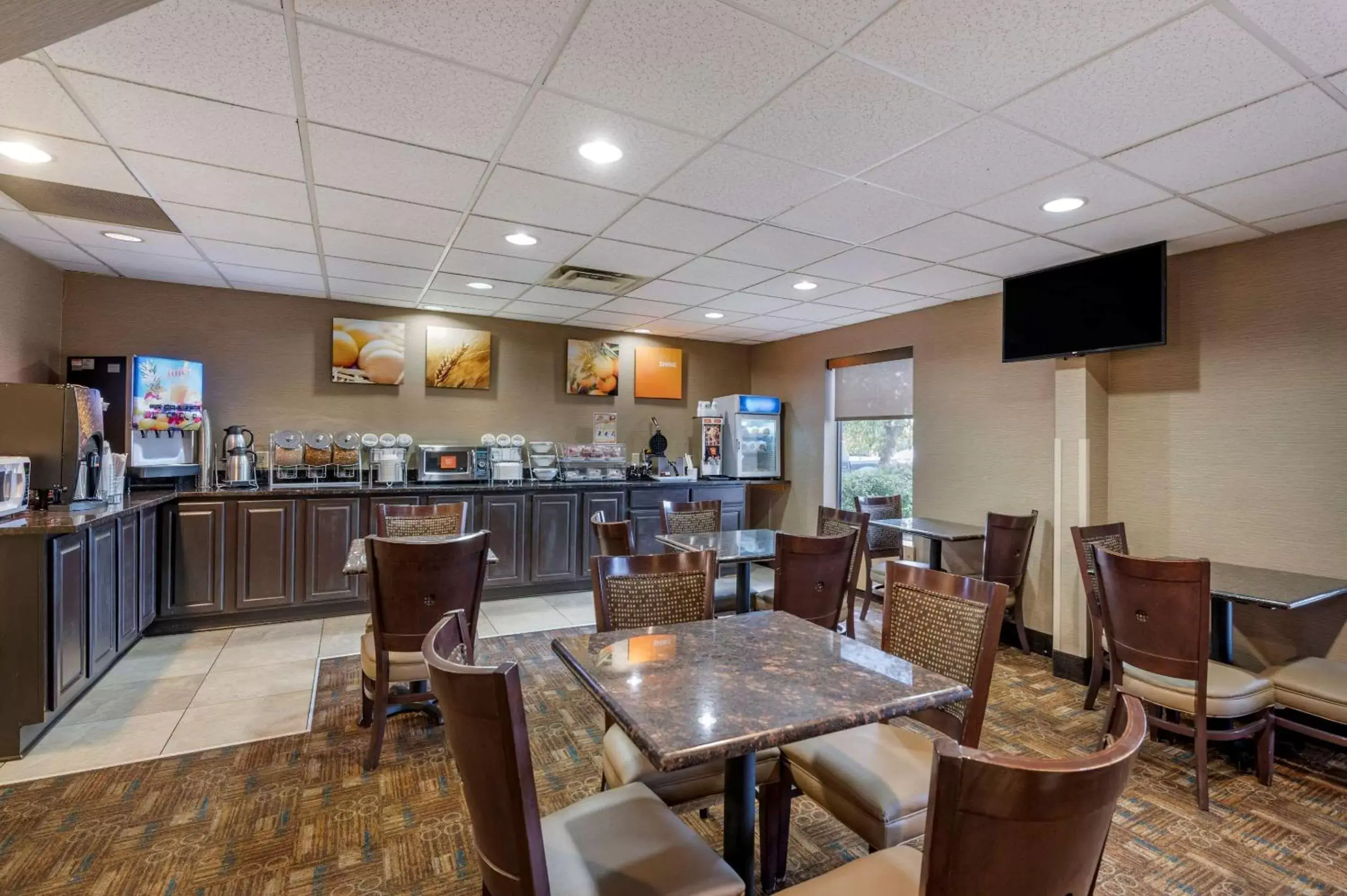 Restaurant/Places to Eat in Comfort Inn Cincinnati Airport Turfway Road