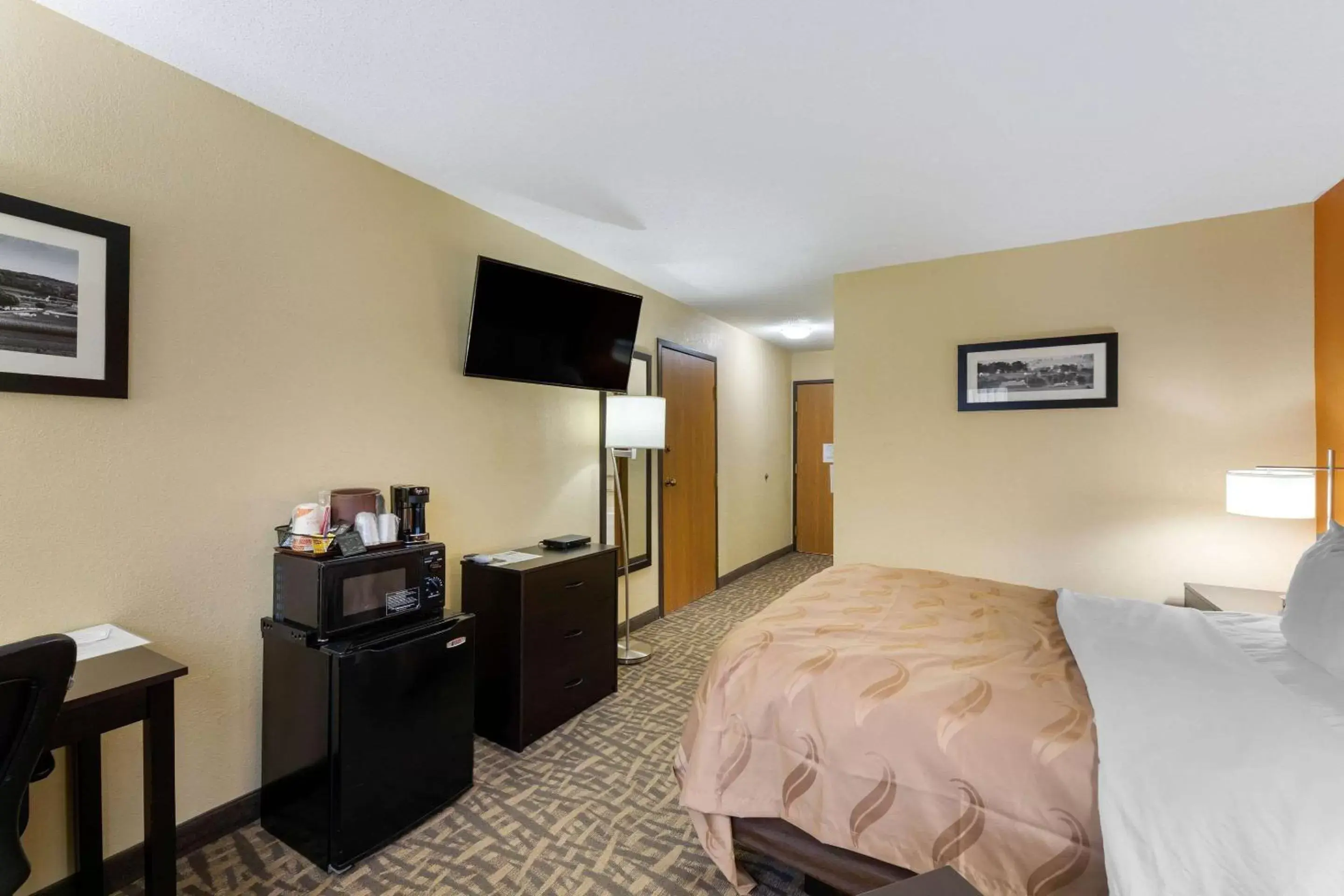 Photo of the whole room, Bed in Quality Inn-Wooster