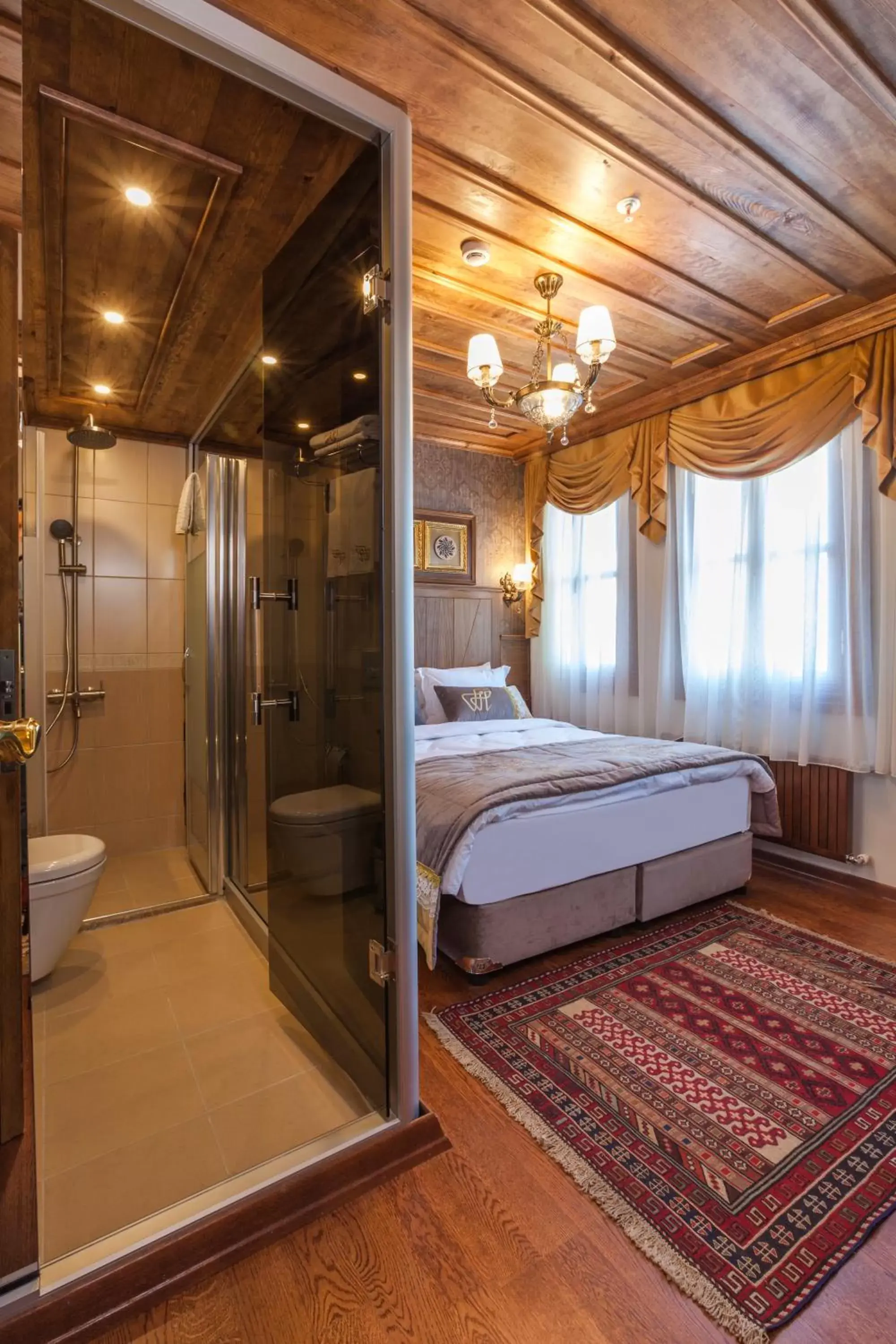 Shower, Bed in Ferman Konak Hotel-Special Category