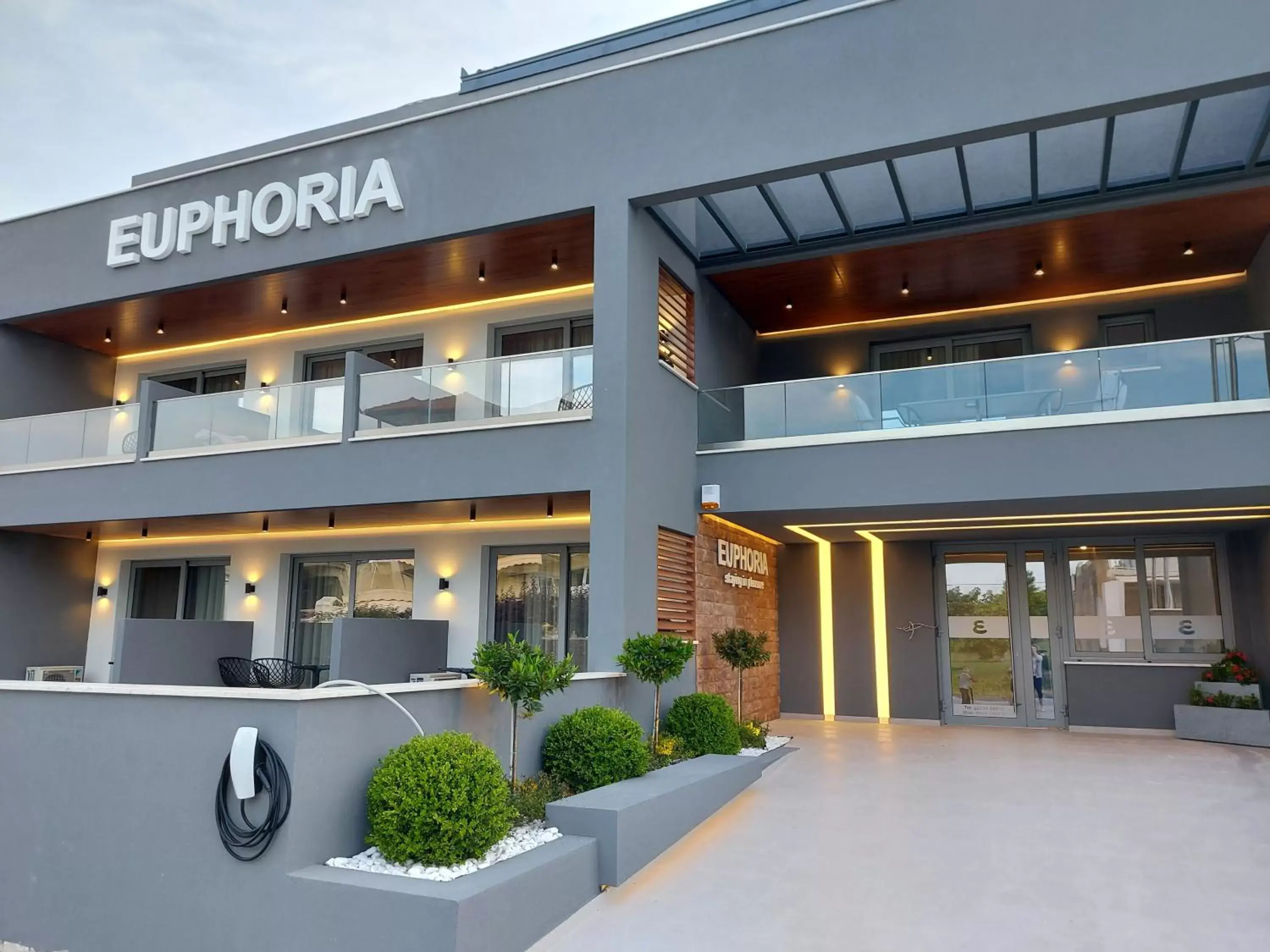 Property Building in EUPHORIA ''Staying in Pleasure''