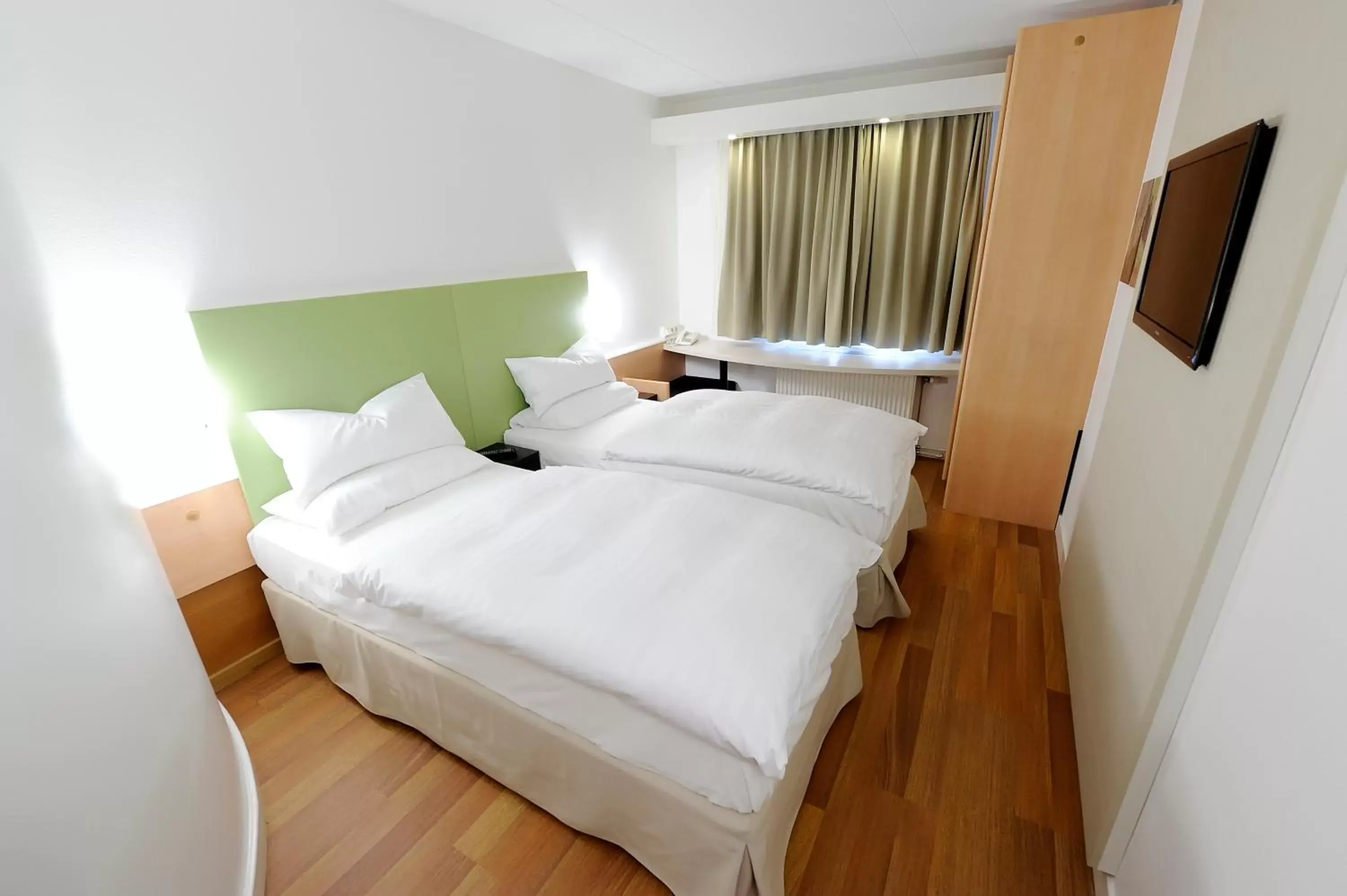 Photo of the whole room, Bed in Good Morning Kista