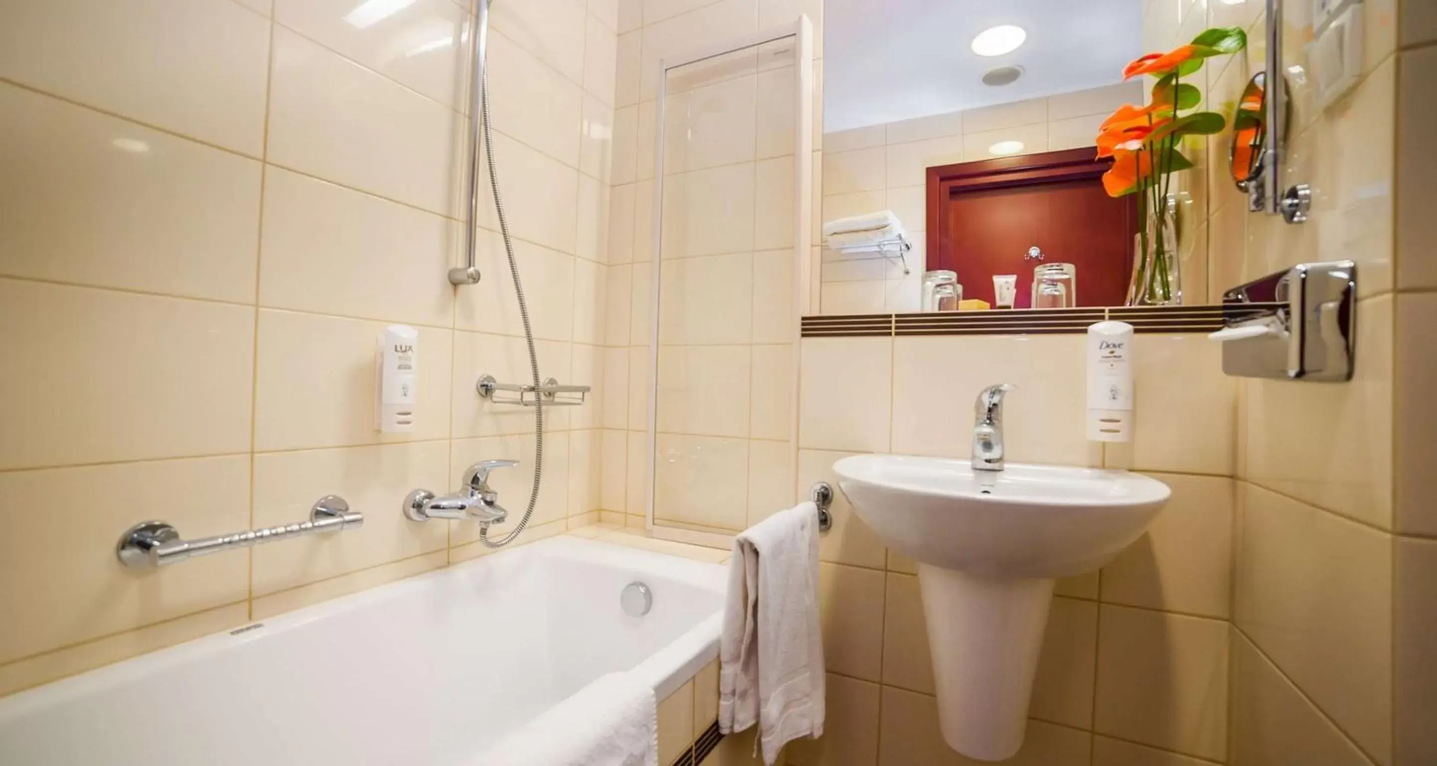Photo of the whole room, Bathroom in Premier Kraków Hotel