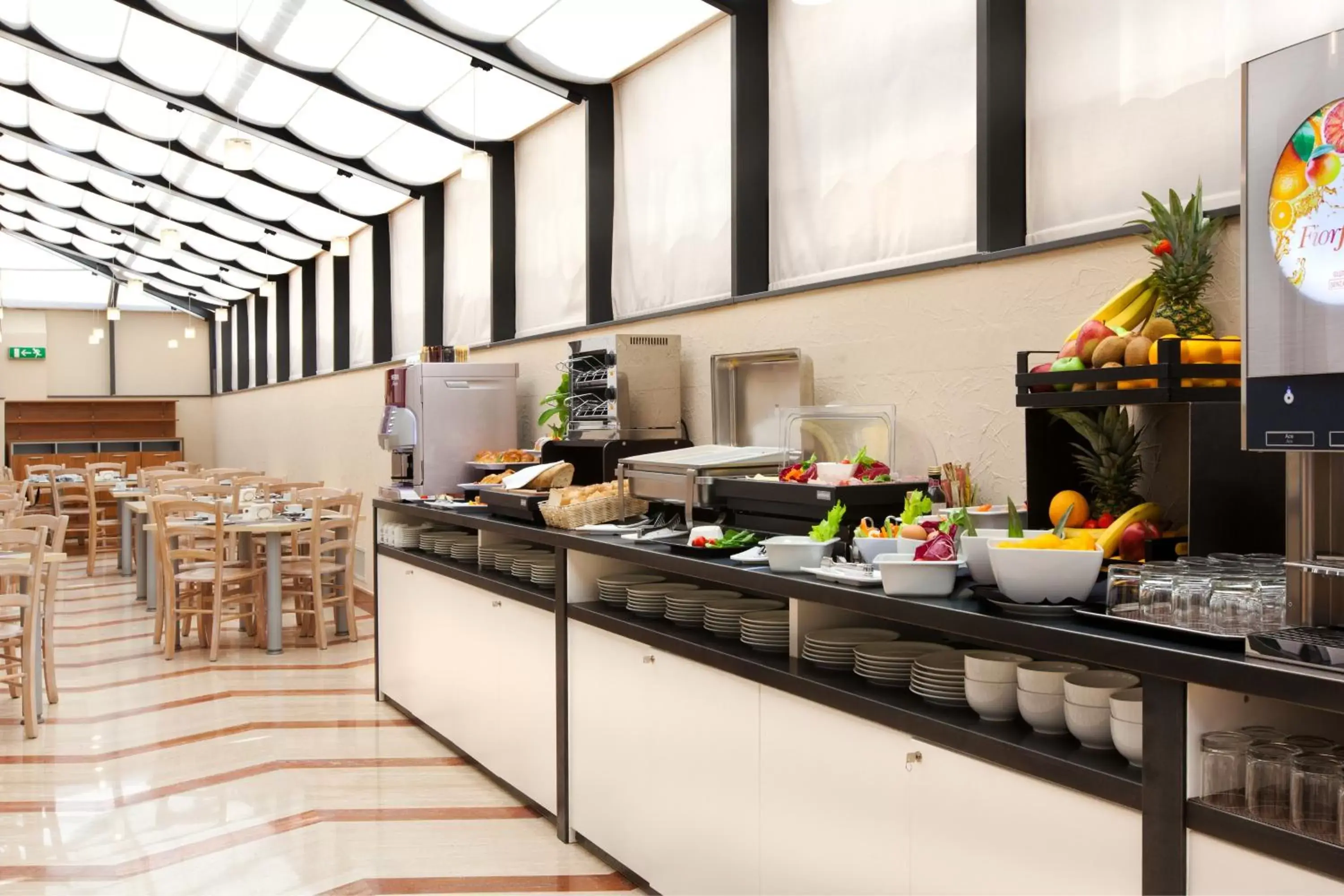 Buffet breakfast, Restaurant/Places to Eat in Smooth Hotel Rome West