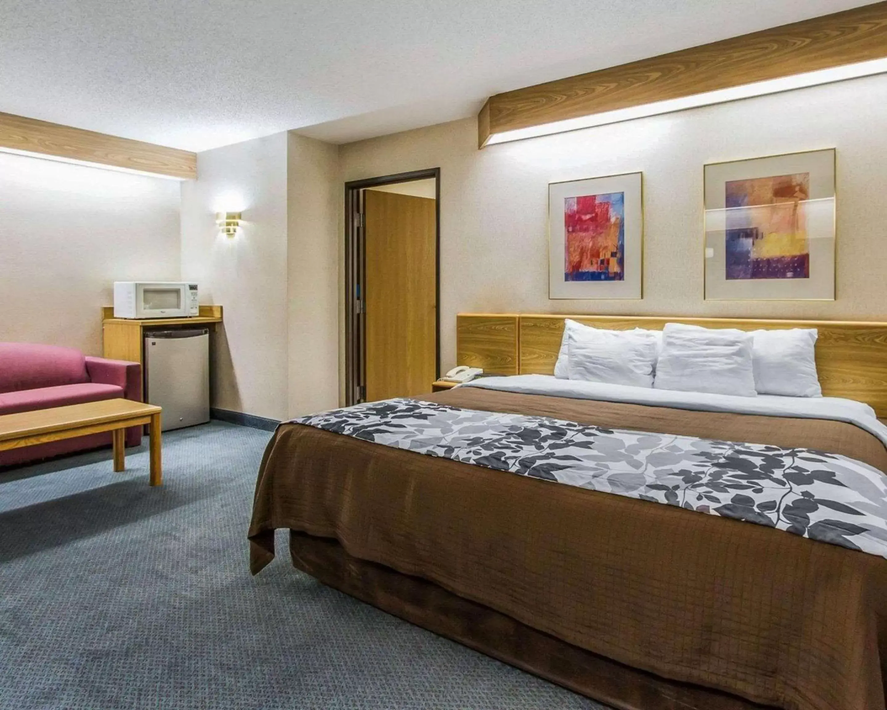 Photo of the whole room, Bed in Rodeway Inn Fremont