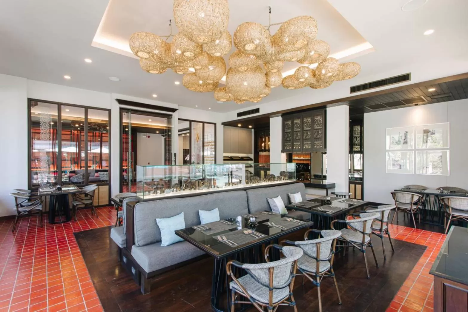 Restaurant/places to eat in T Heritage Hotel