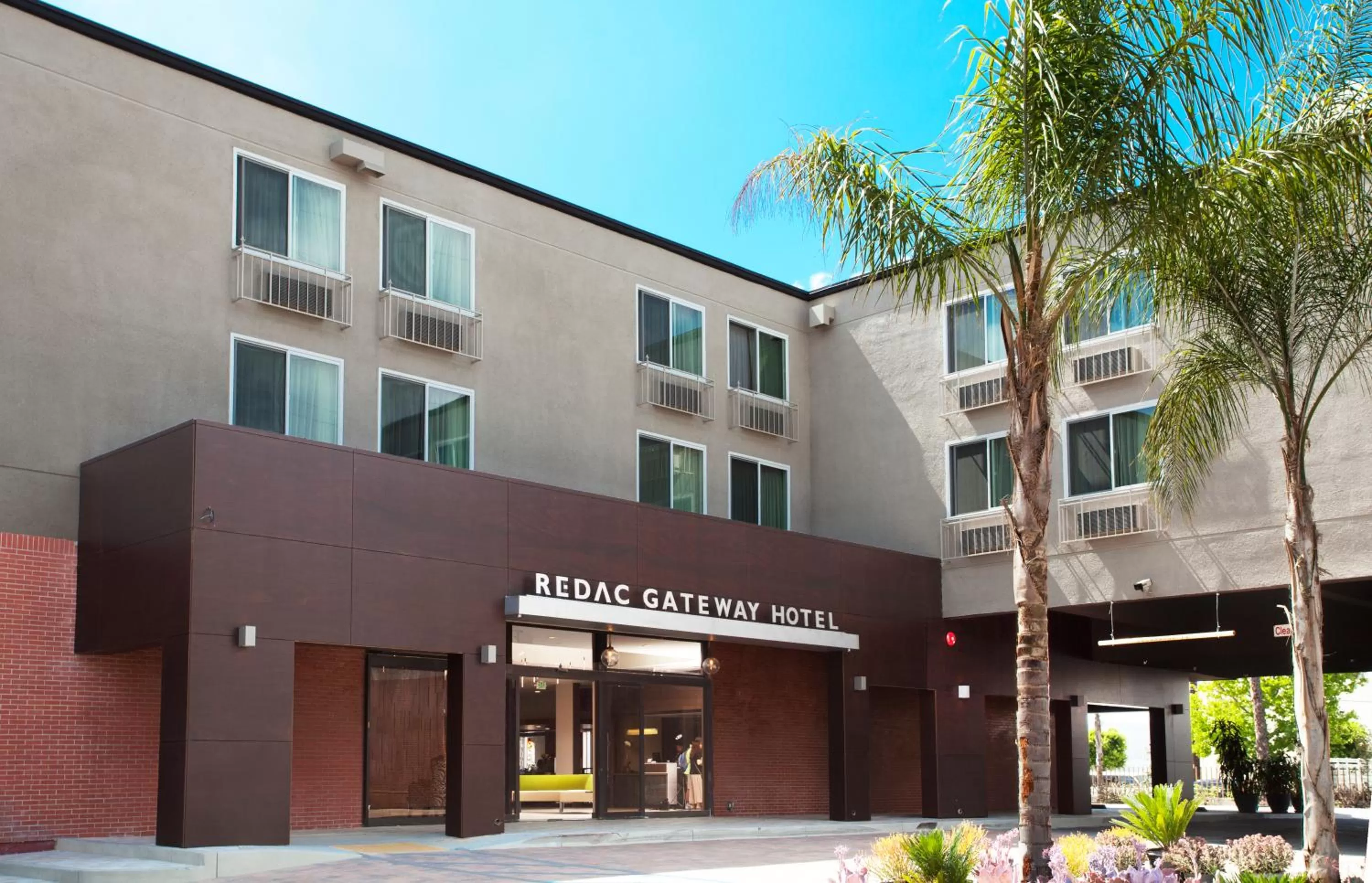 Property building in Redac Gateway Hotel Torrance