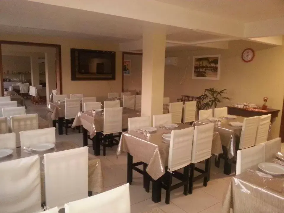 Restaurant/Places to Eat in Marechal Plaza Hotel