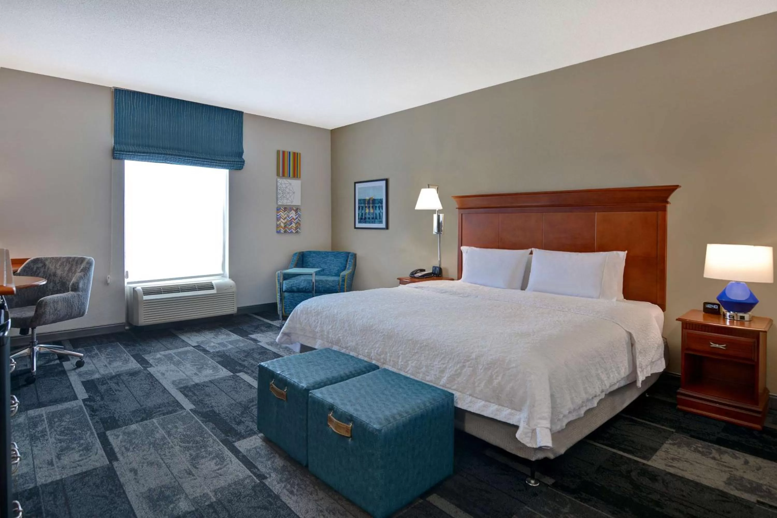 Bedroom, Bed in Hampton Inn & Suites Birmingham-Hoover-Galleria