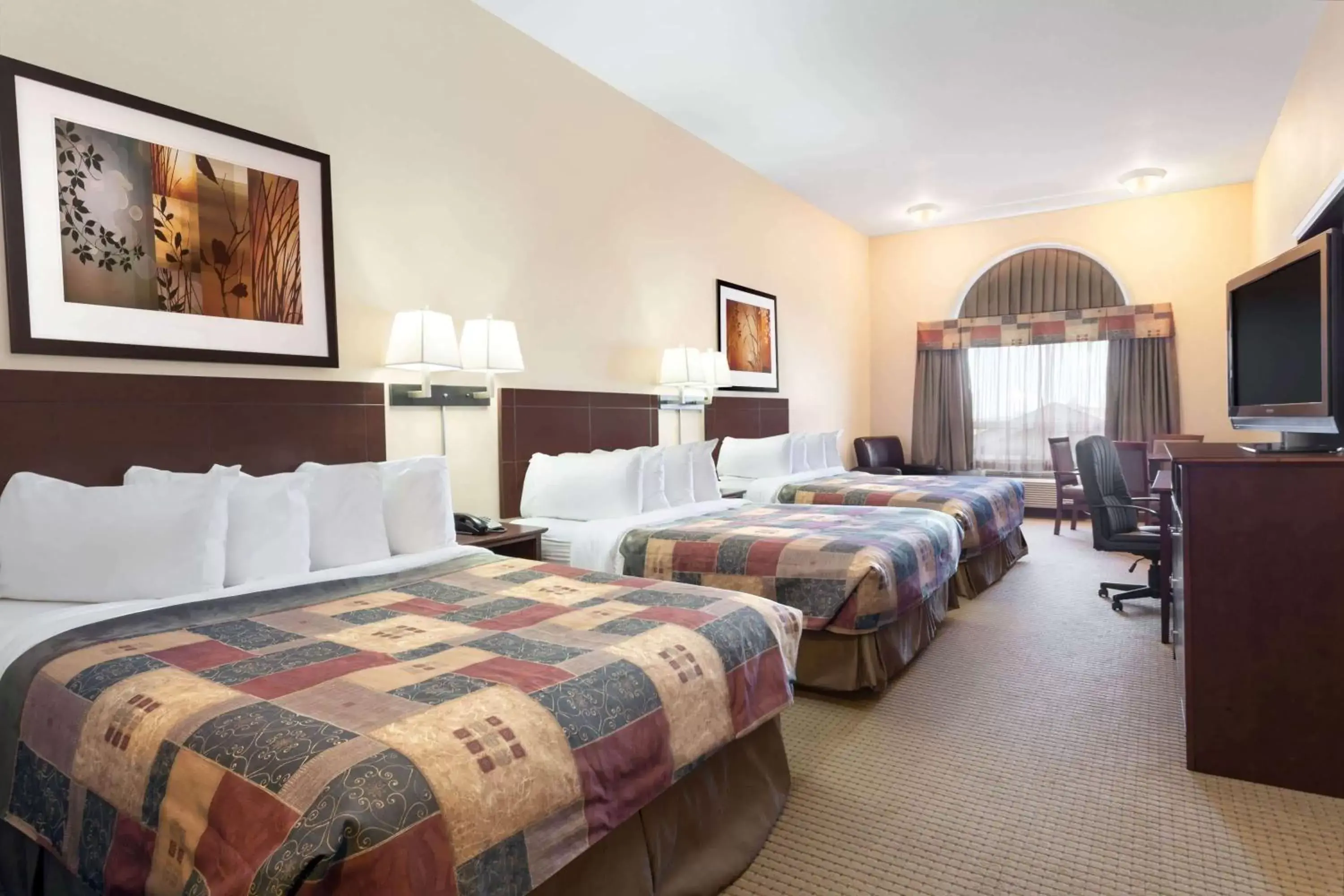 Photo of the whole room, Bed in Ramada by Wyndham Weyburn Photo of the whole room, Bed in Ramada by Wyndham Weyburn