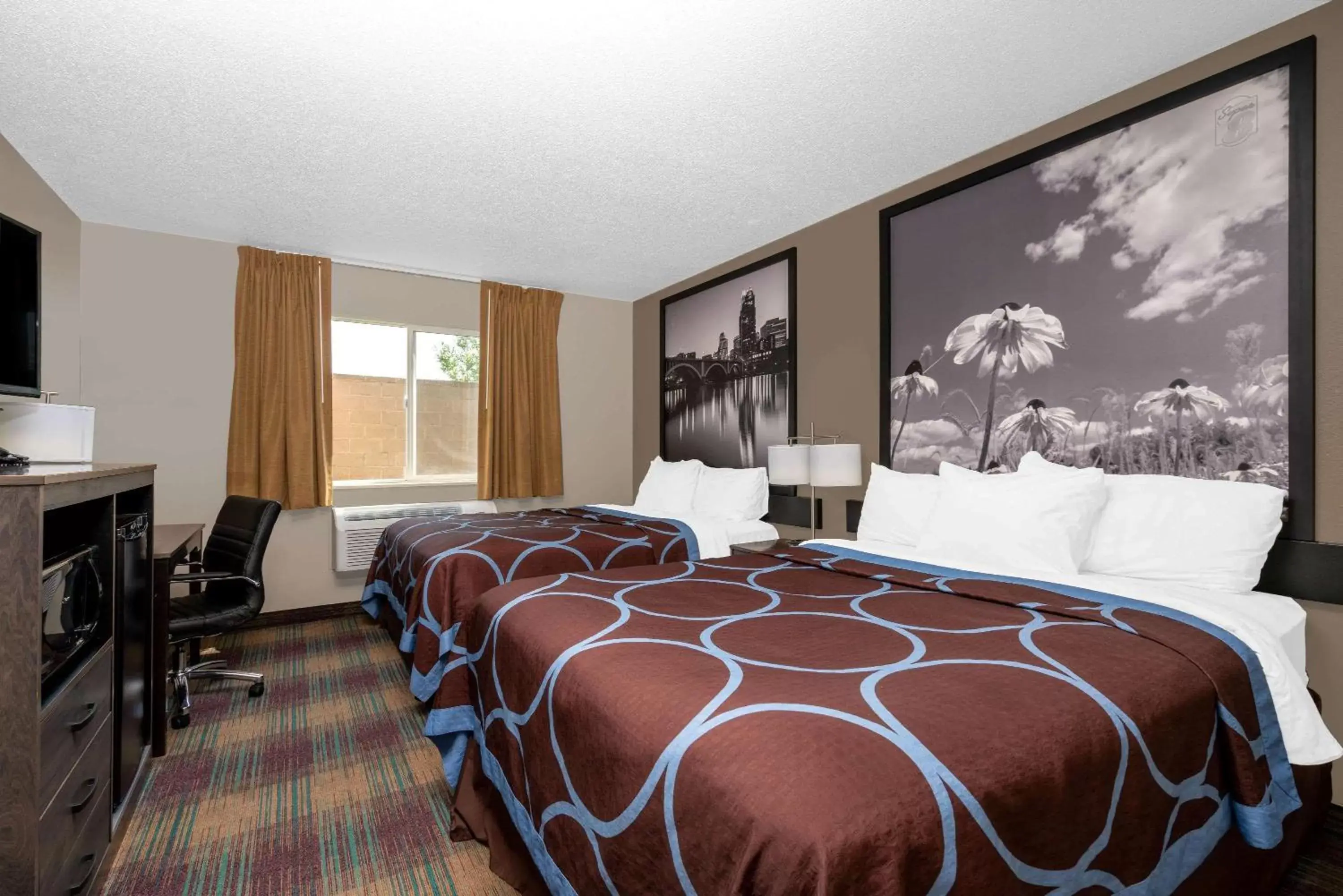 Photo of the whole room, Bed in Super 8 by Wyndham Glenwood