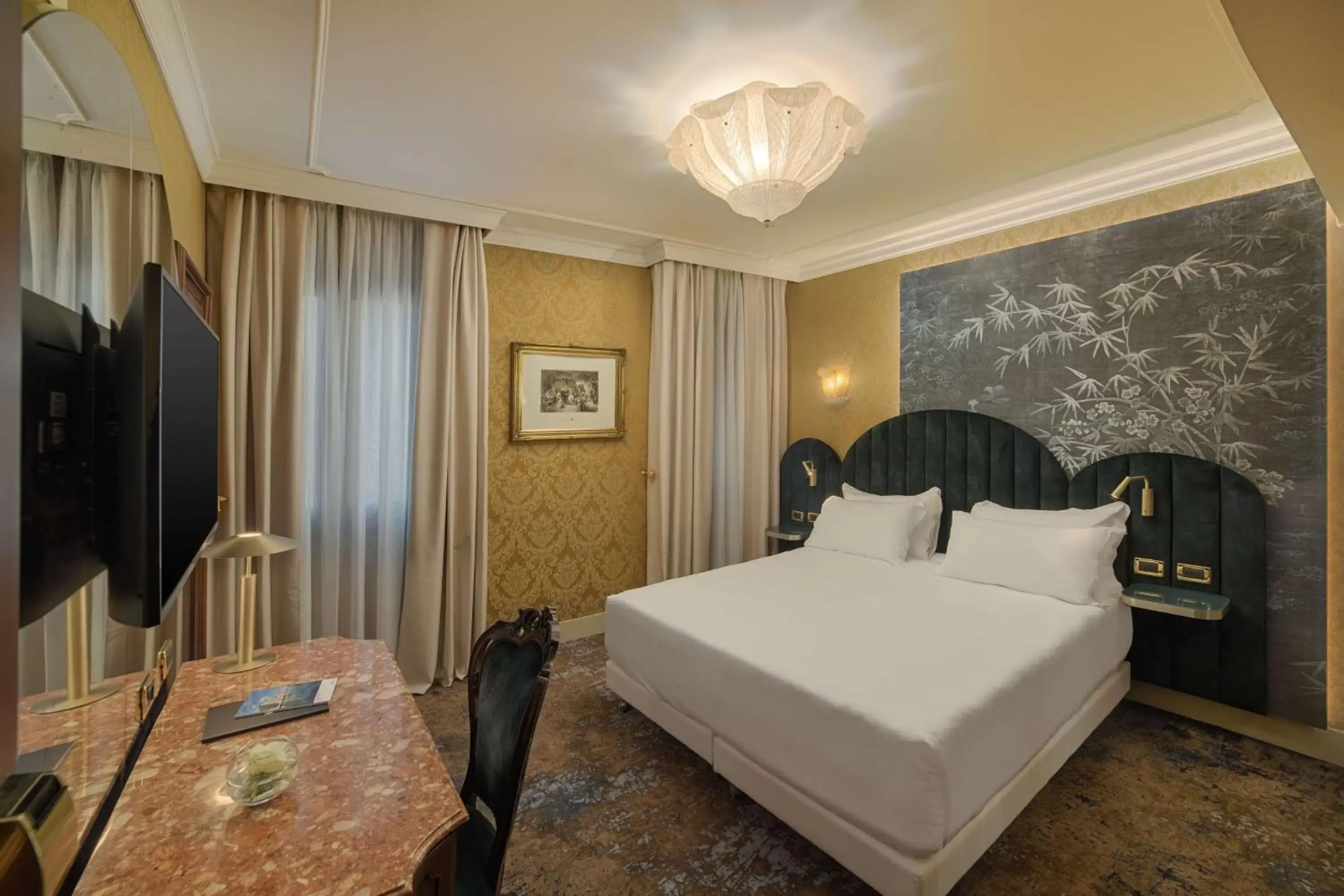 Bedroom, Bed in NH Venezia Santa Lucia