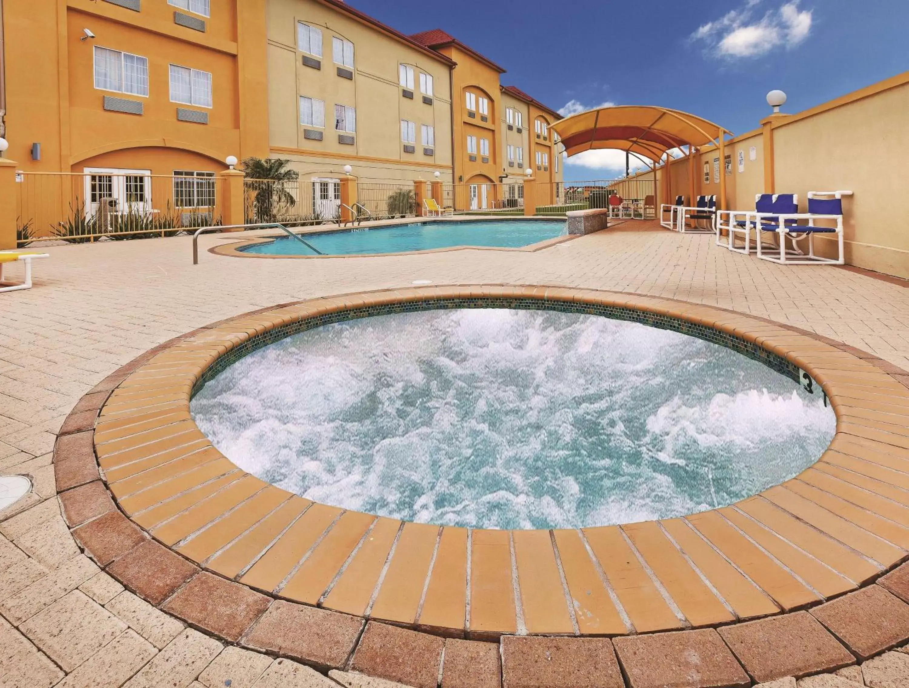 Property building, Swimming Pool in La Quinta Inn Suites by Wyndham Raymondville Harlingen
