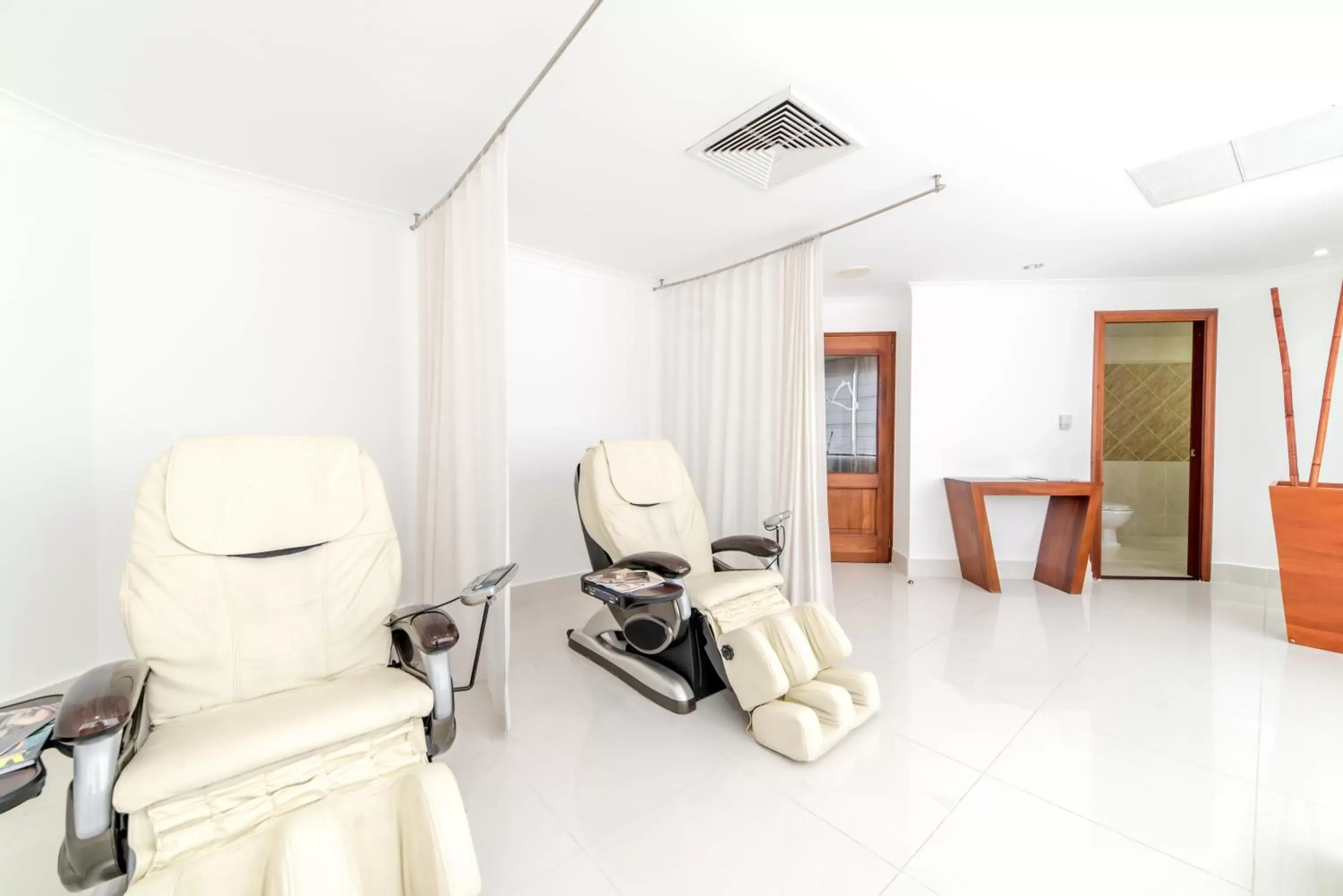 Massage, Bathroom in Hodelpa Gran Almirante