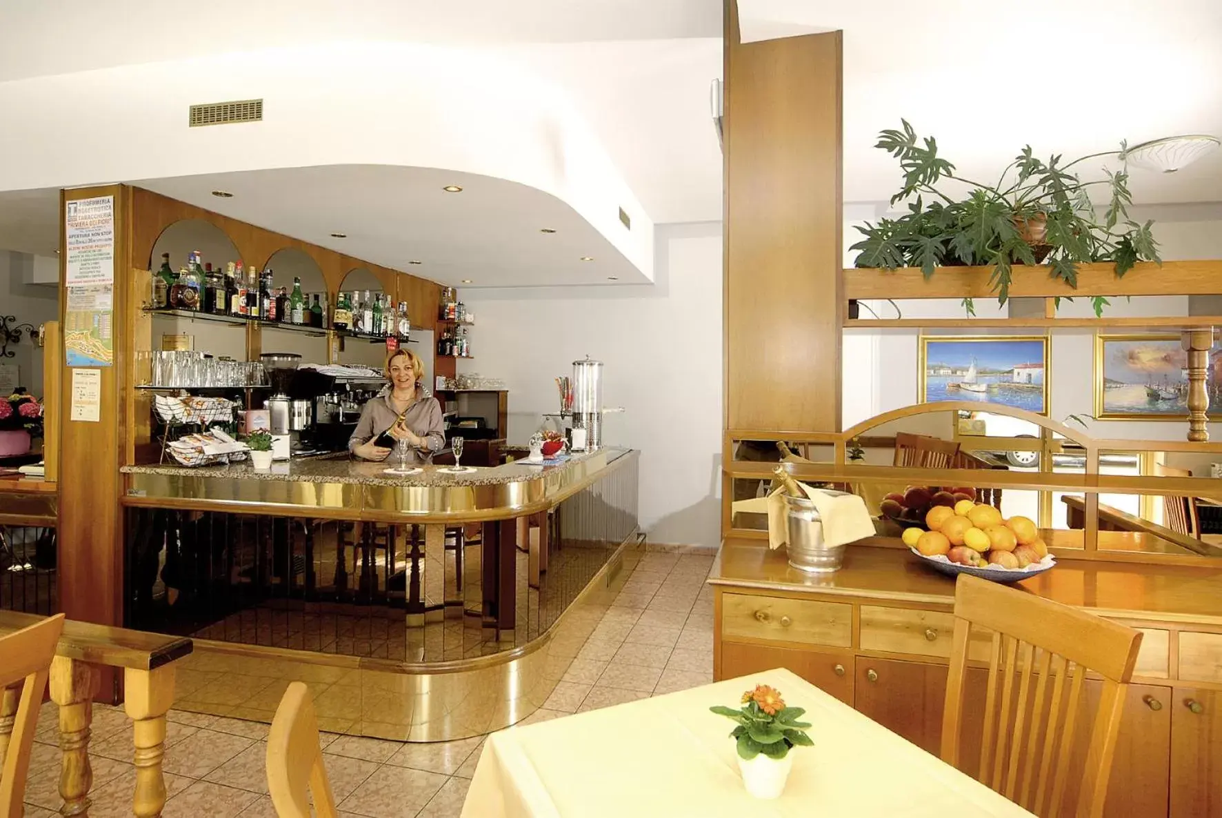 Staff, Lounge/Bar in Albergo Savoia