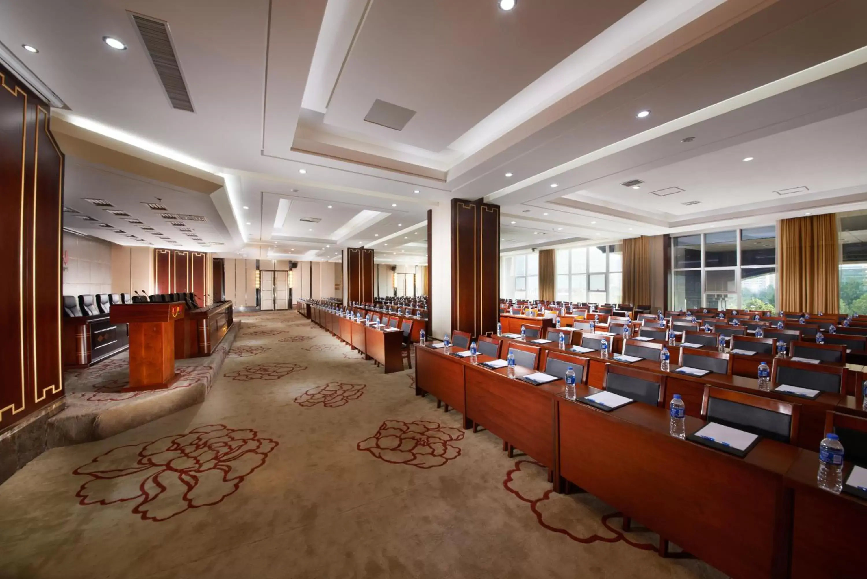 Meeting/conference room in Holiday Inn Express Luoyang City Center, an IHG Hotel