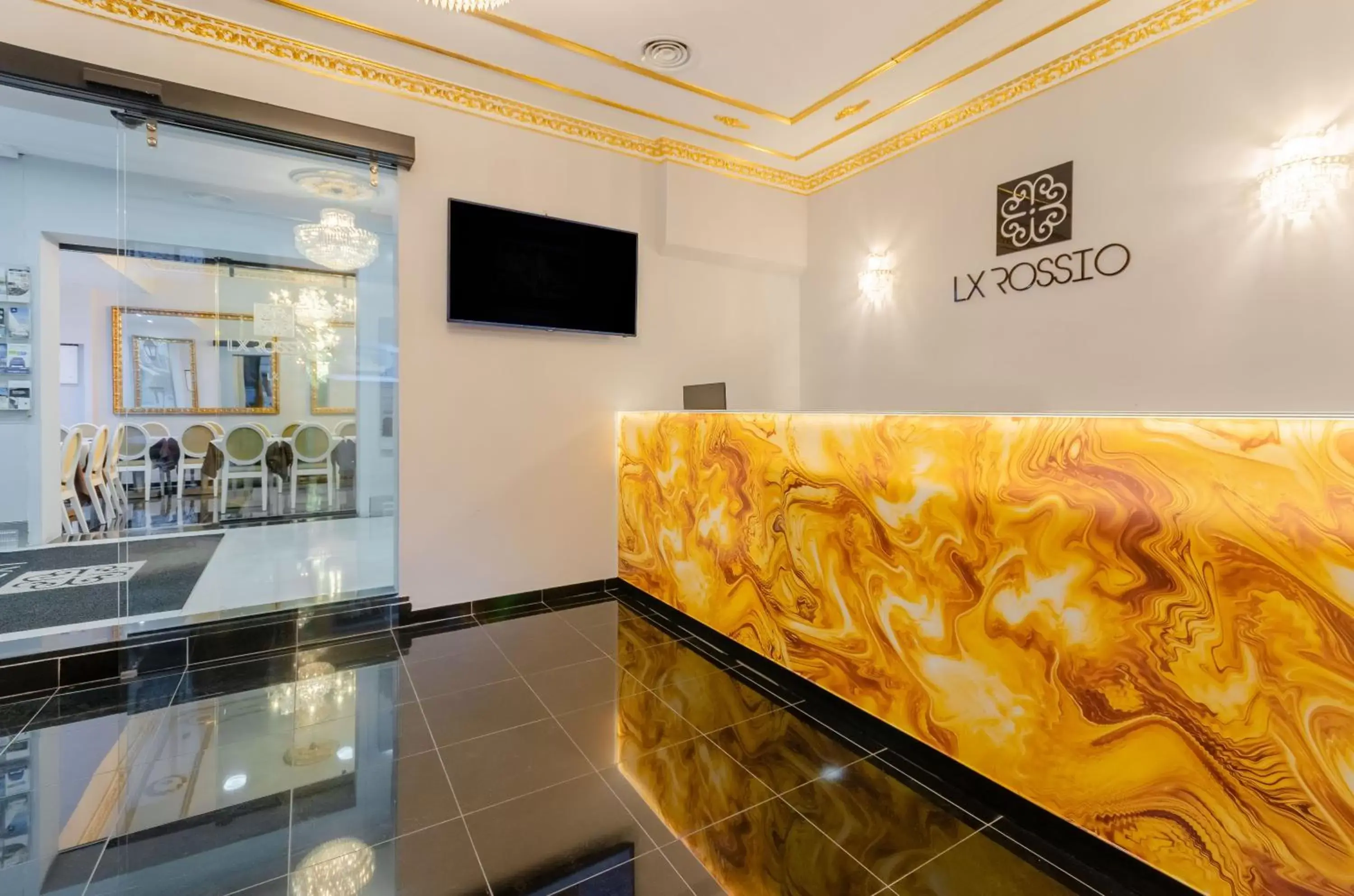 Lobby or reception, TV/Entertainment Center in Hotel LX Rossio