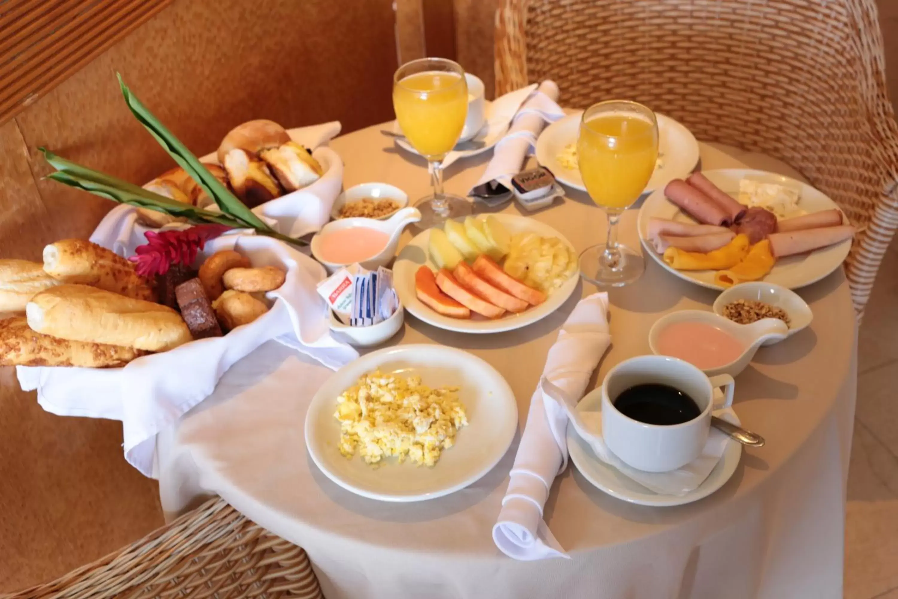 Dining area, Breakfast in Portogalo Suite Hotel