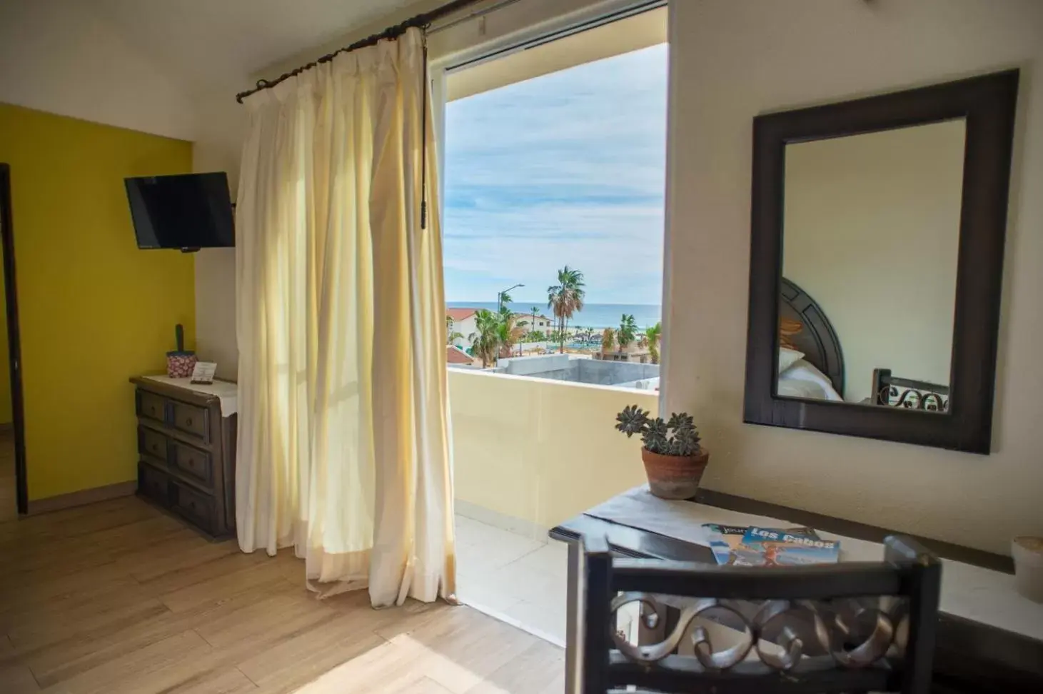 Sea view, TV/Entertainment Center in Marisol Hotel Boutique